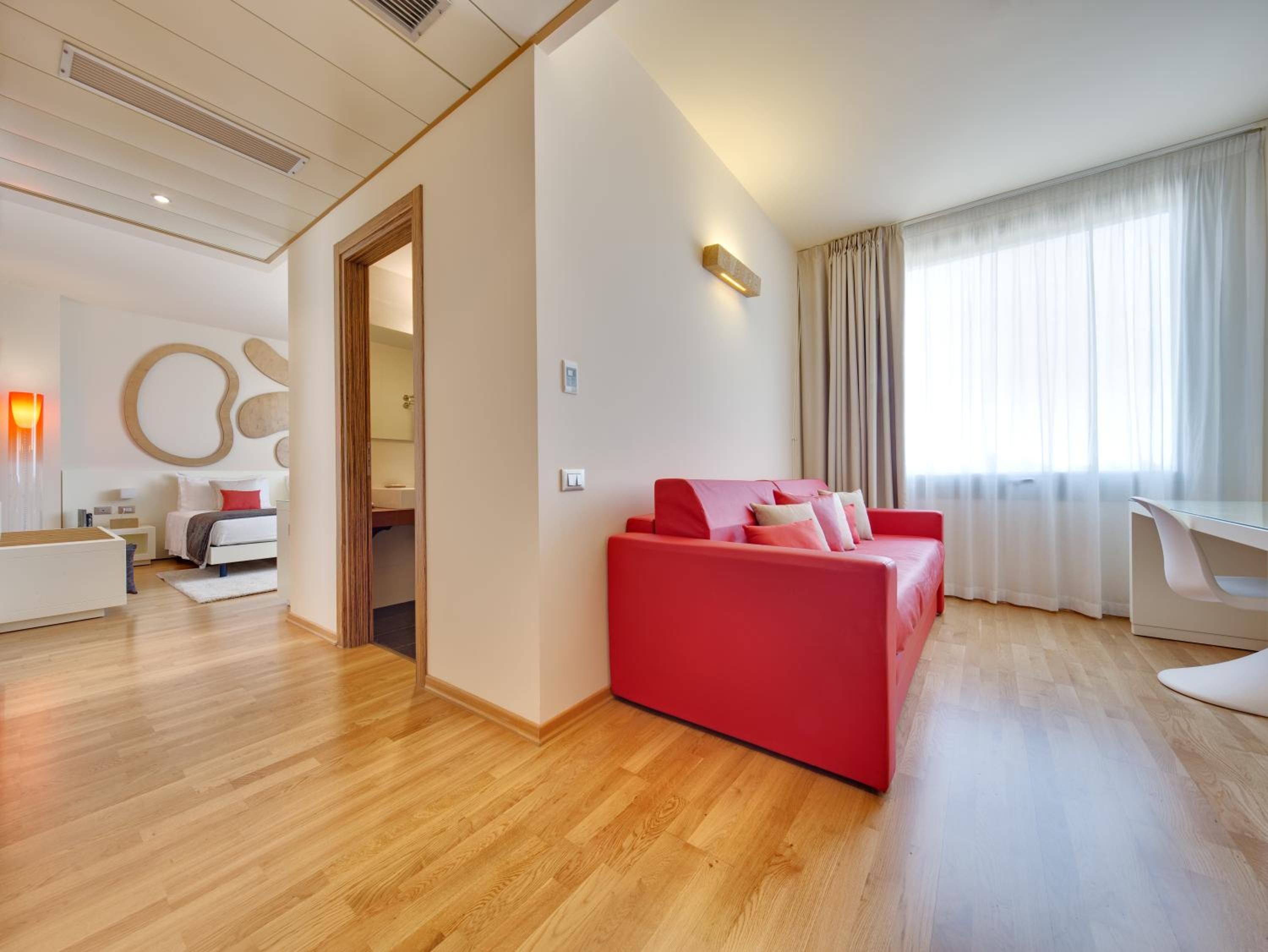 Junior King Suite - Photo 2