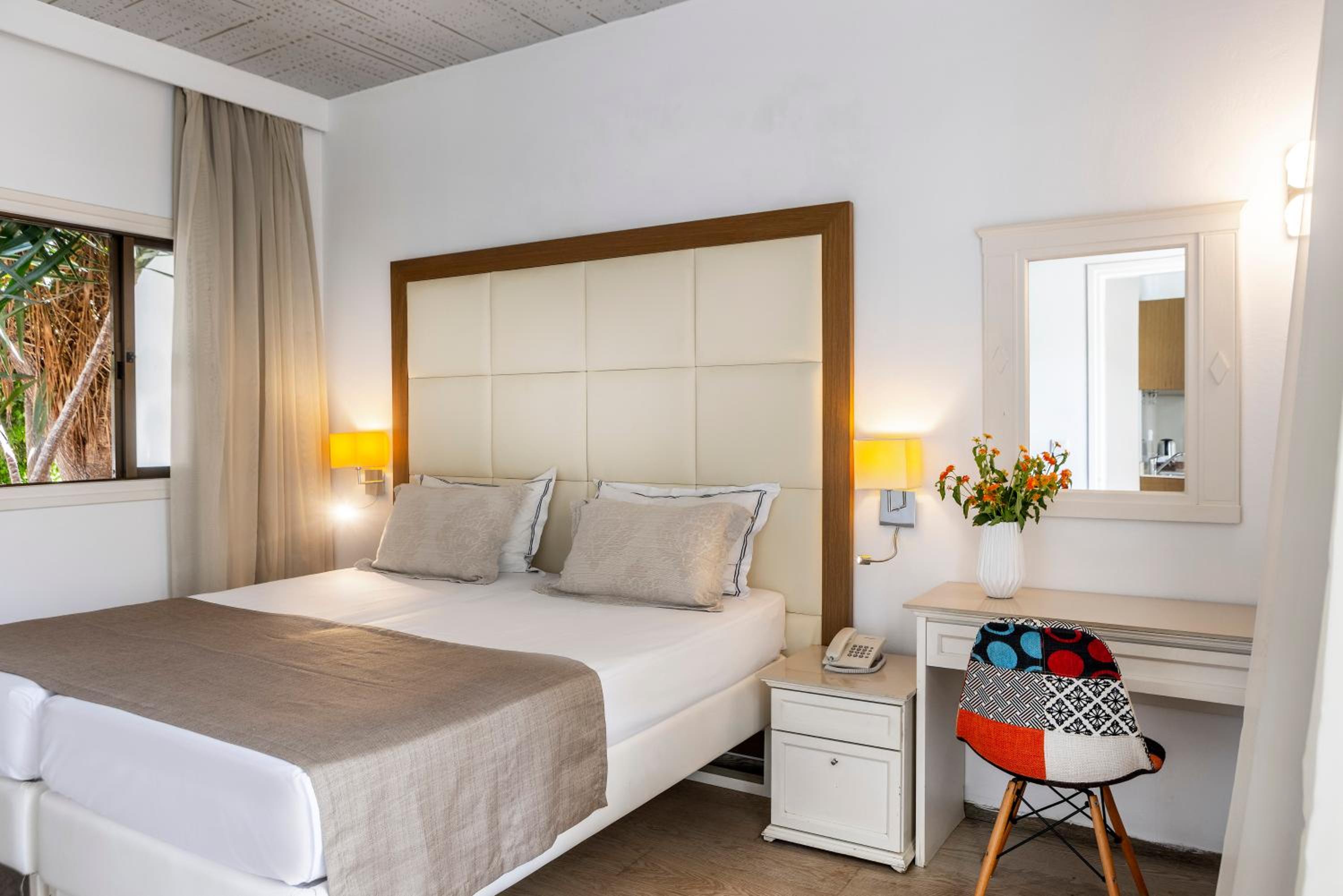 One-Bedroom Suite - Photo 11