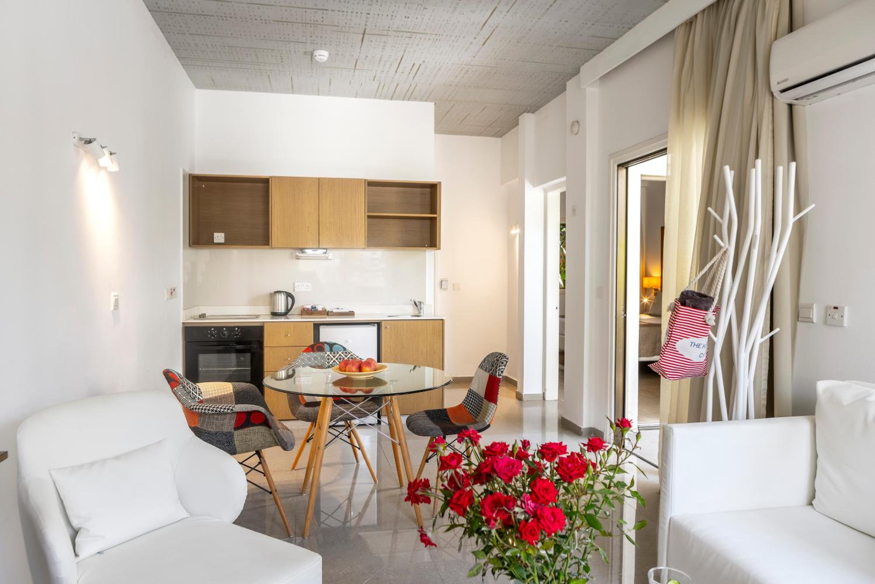 One-Bedroom Suite - Photo 3