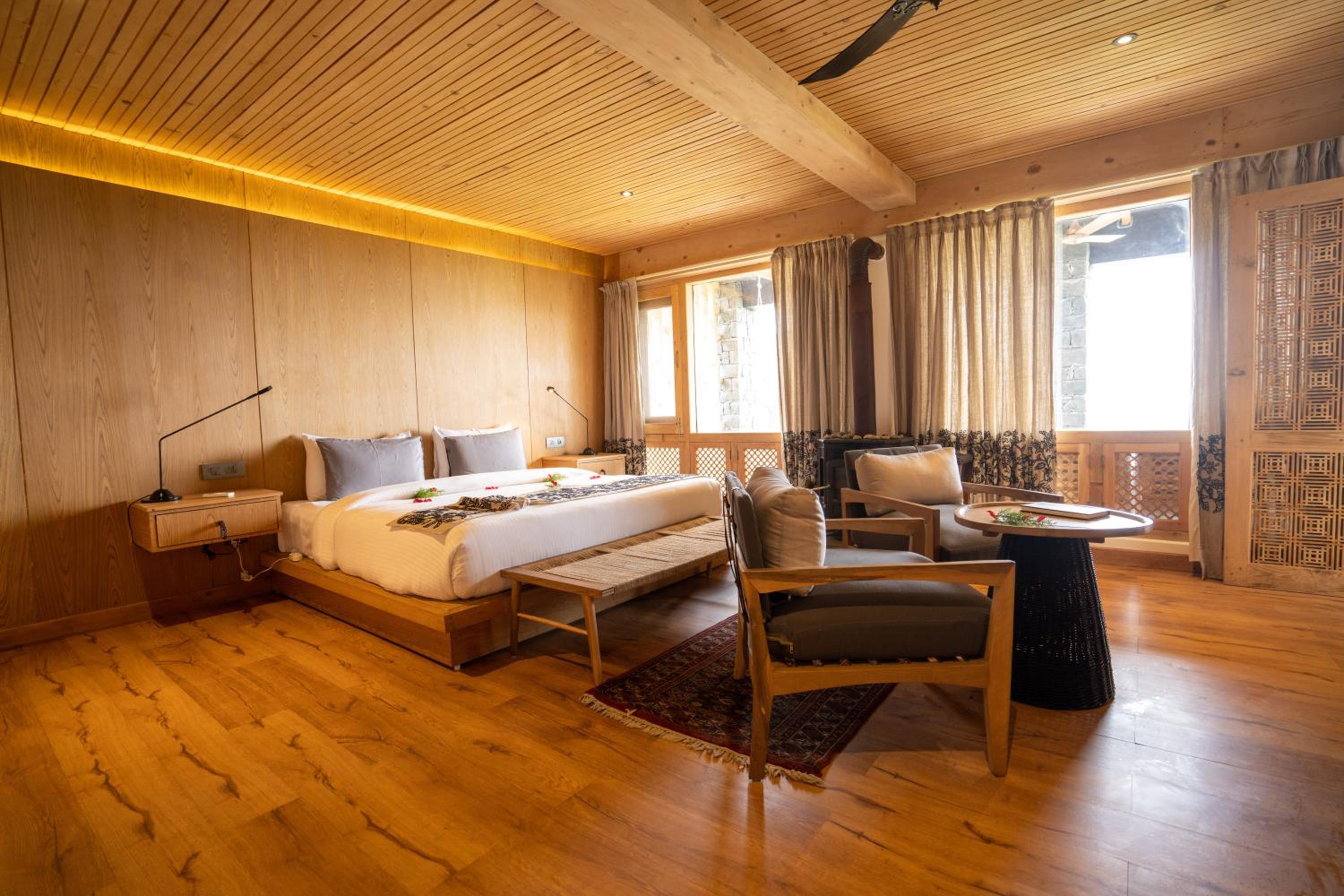 Suite - Photo 11