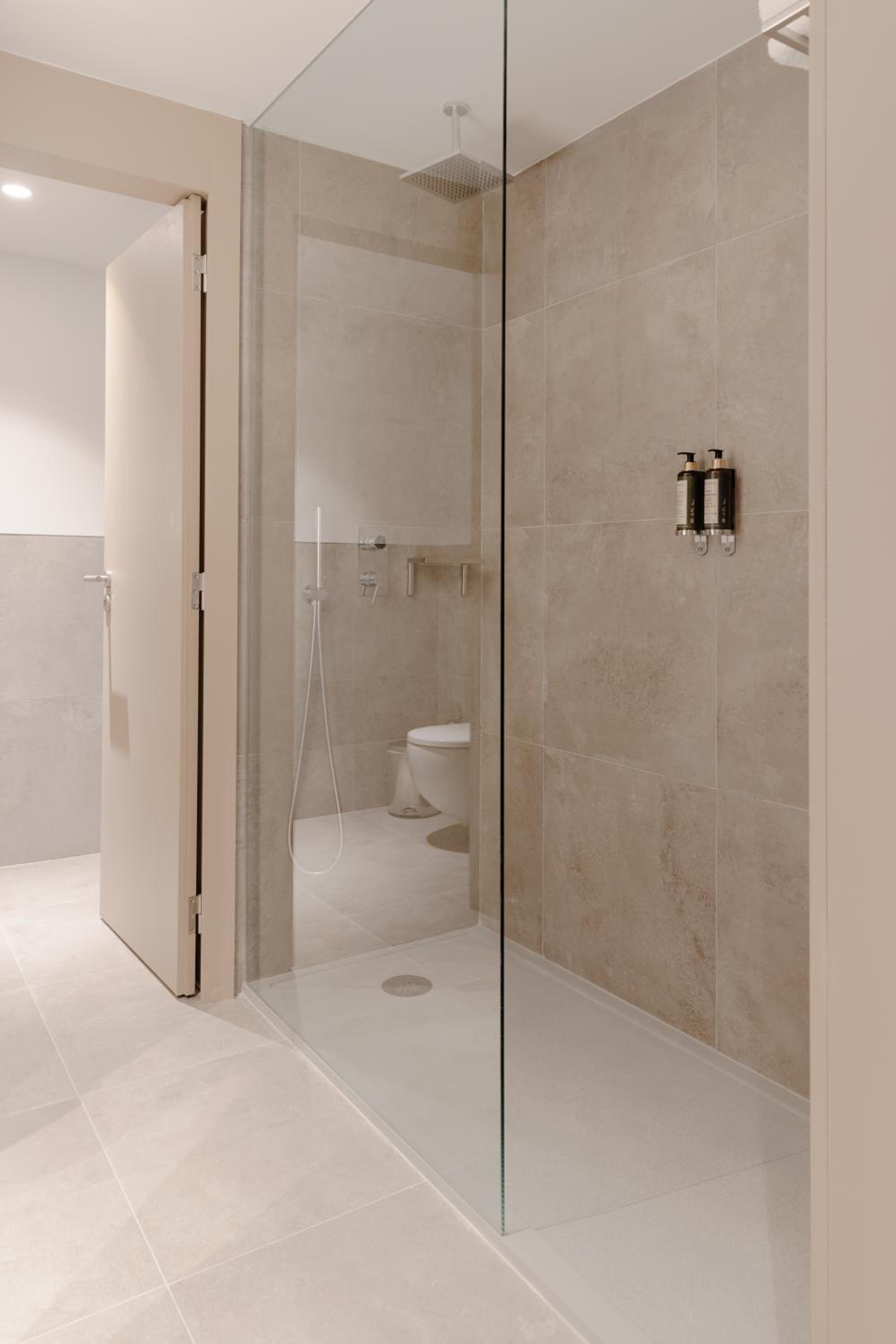Double Room with Street View - Photo 4