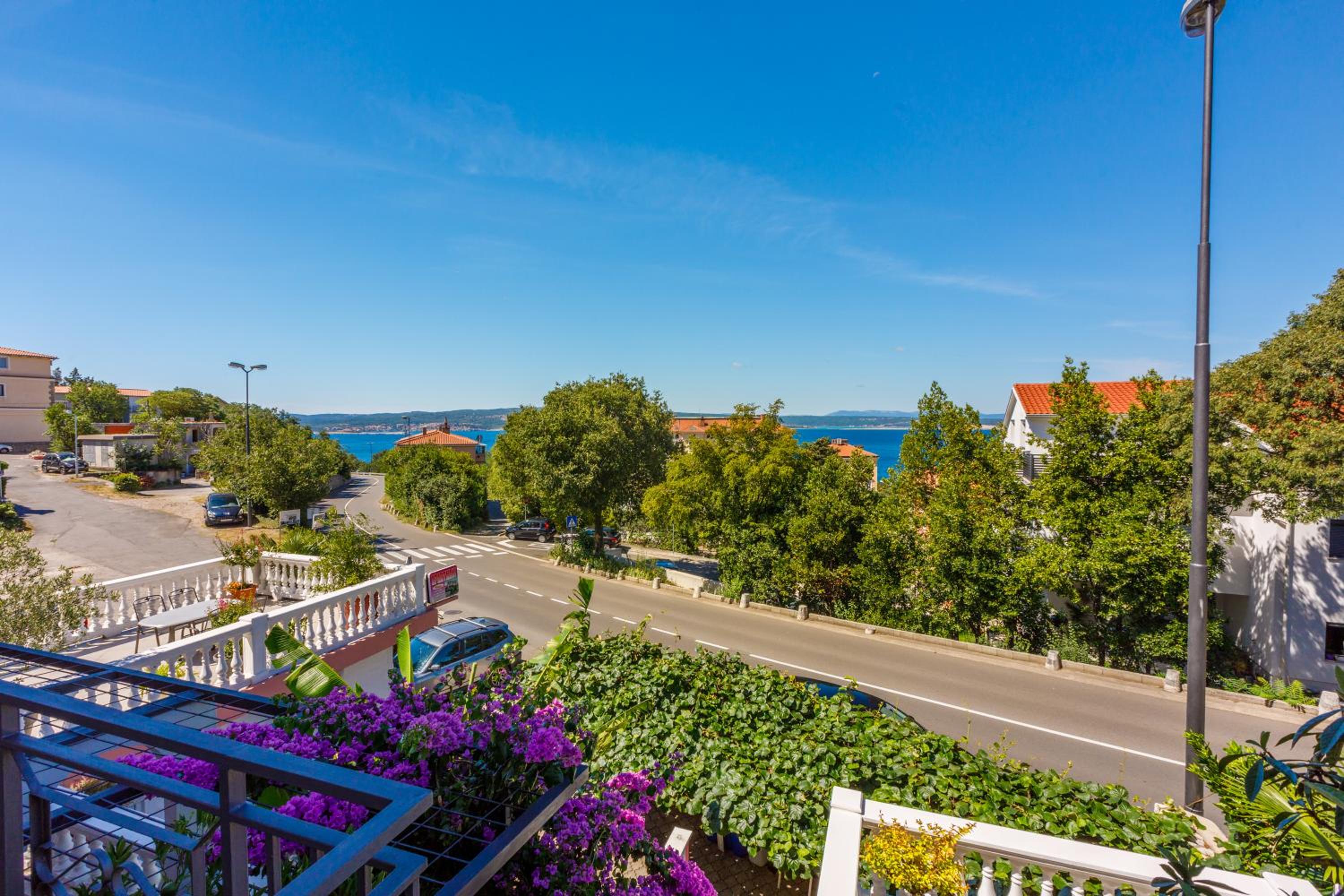 Apartment with Balcony photo 2
