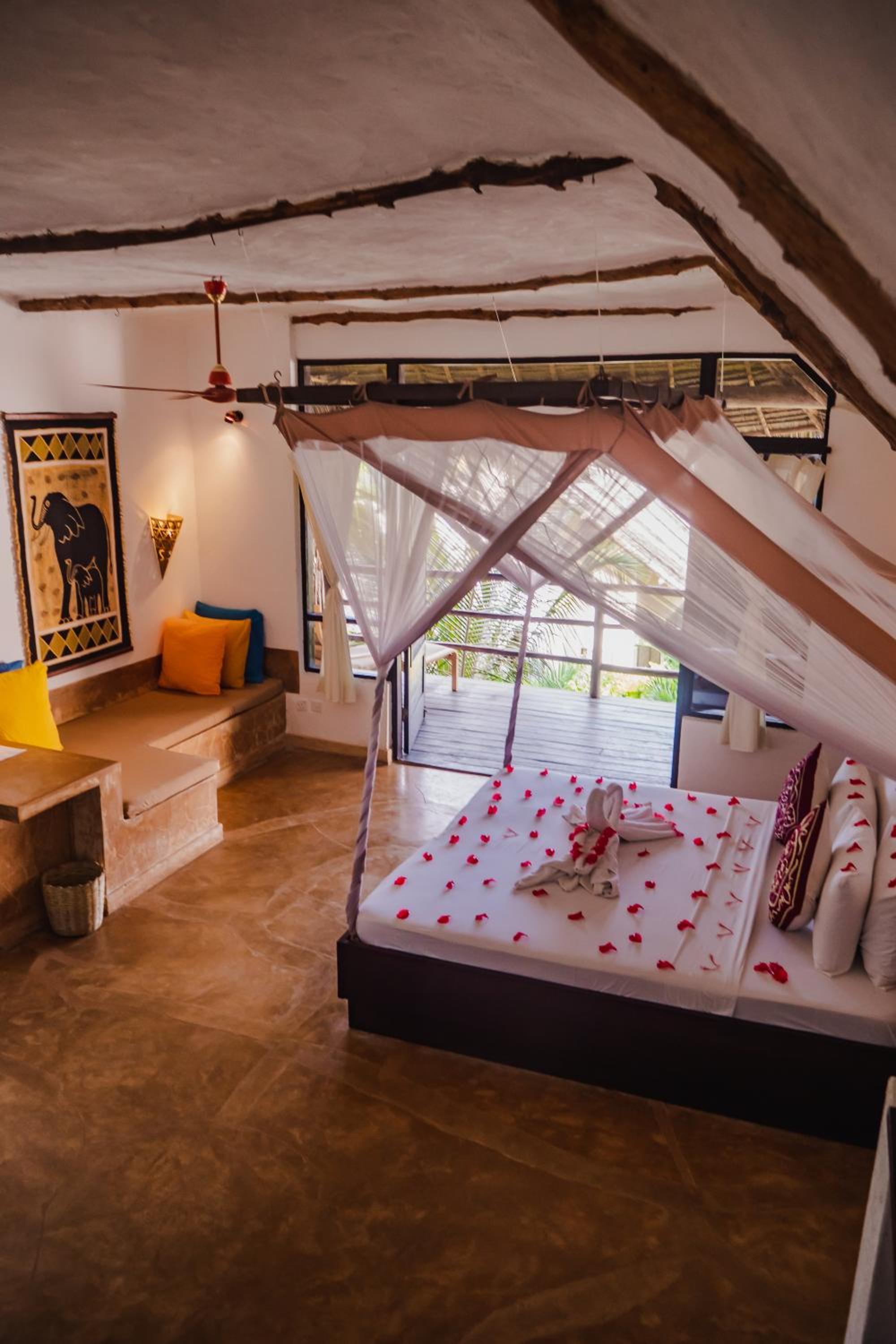 Suite with Partial Ocean View - Photo 2