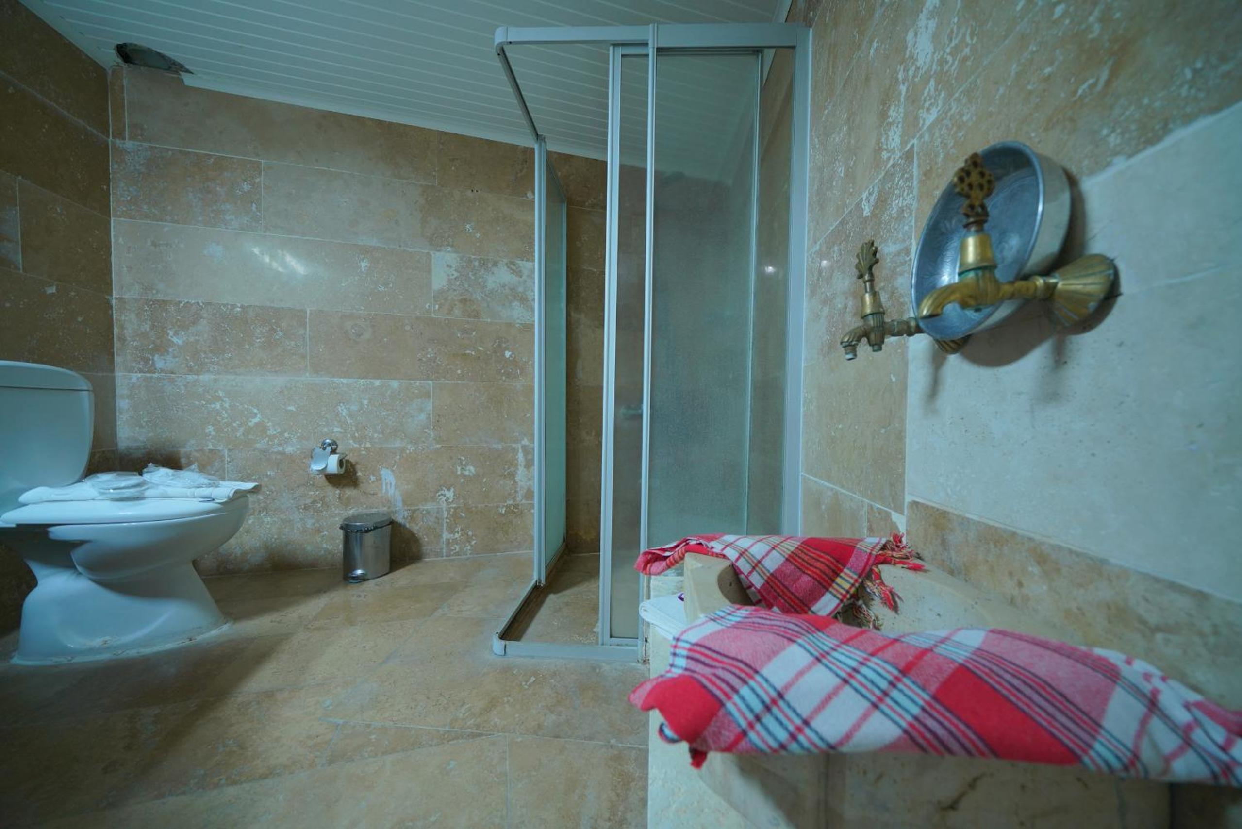 Double Cave Room  - Photo 11