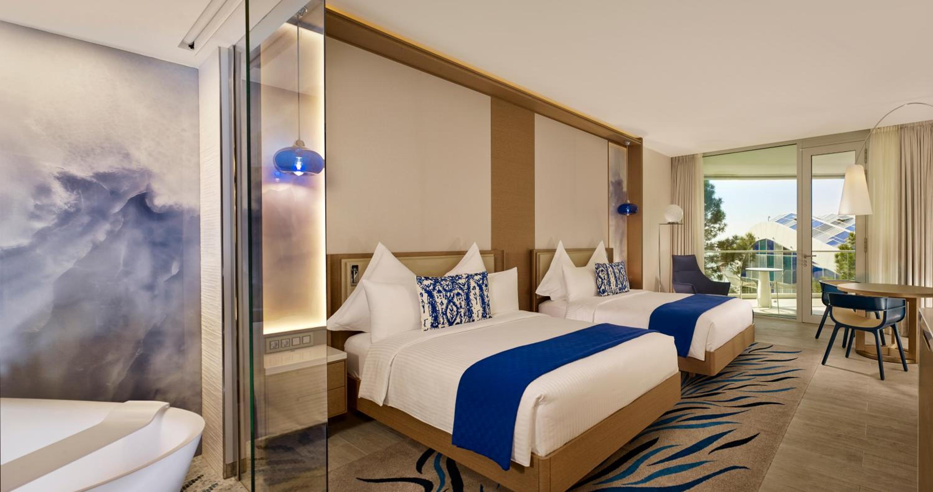 Deluxe Twin Room with Balcony and Partial Sea View