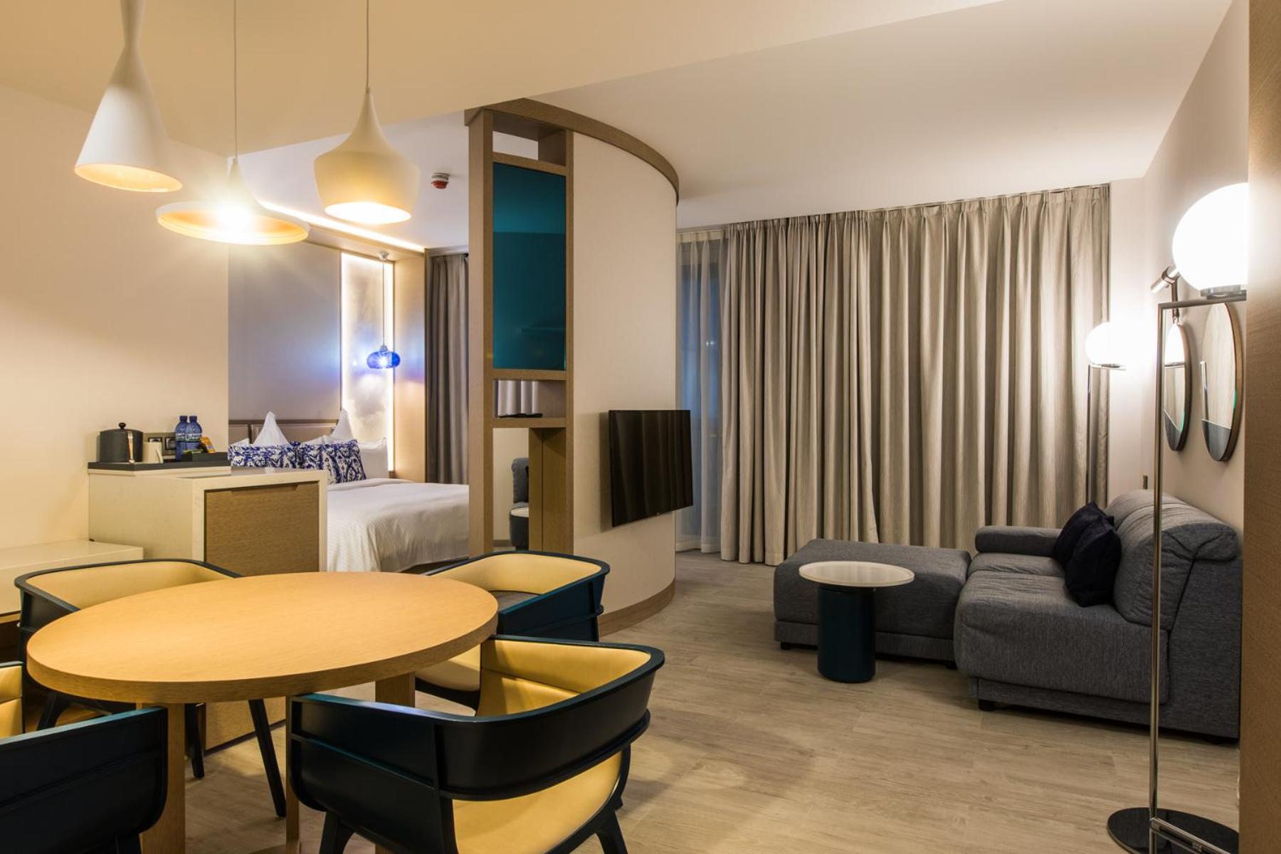 Sunset Room, Larger Guest room, 1 King, Sea view, Balcony