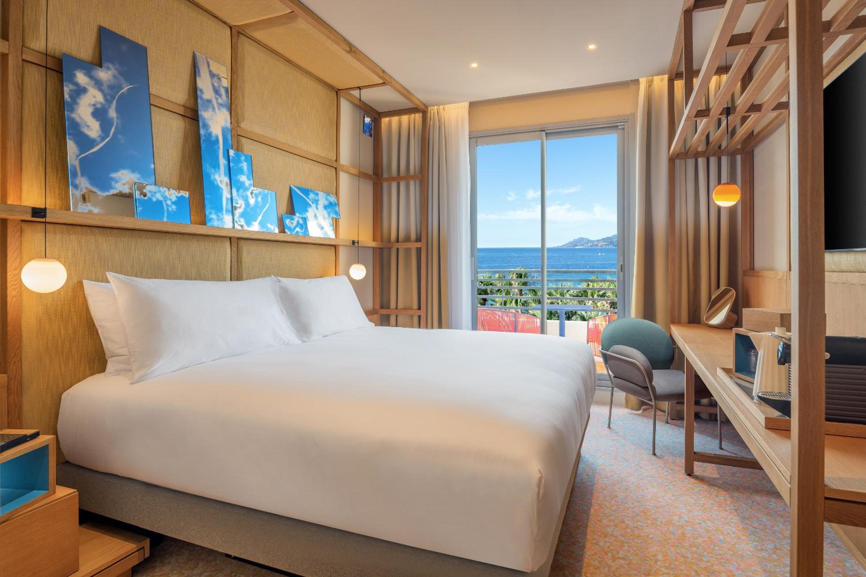 Deluxe Twin Room with Sea View - Photo 7