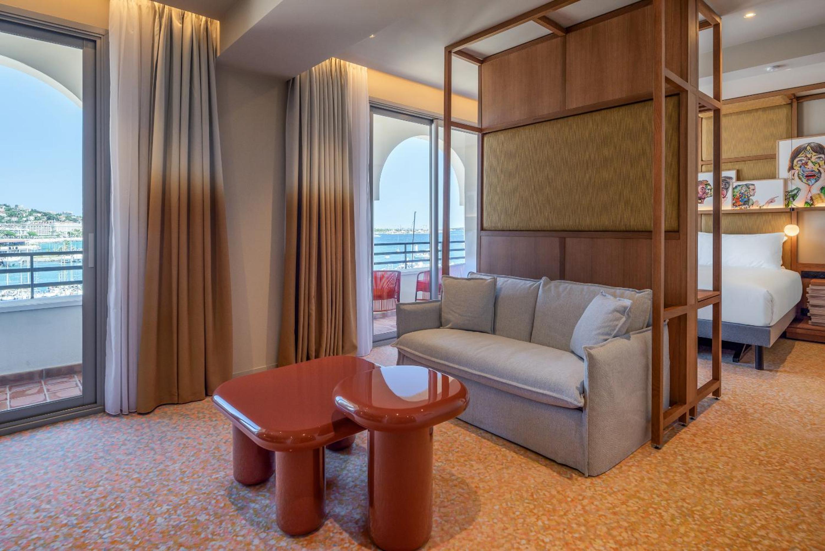 Junior King Suite with Sea View - Photo 4