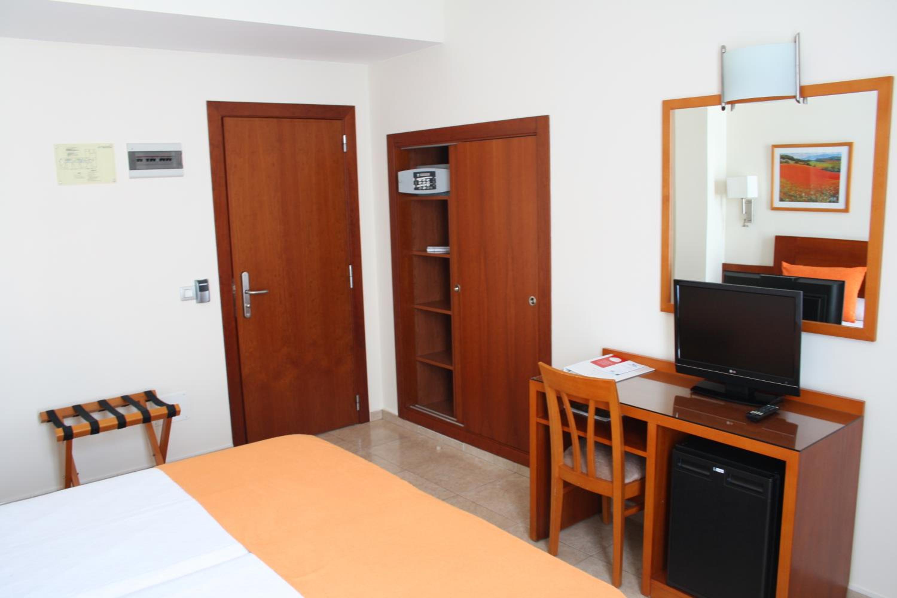 Double Room - Photo 6