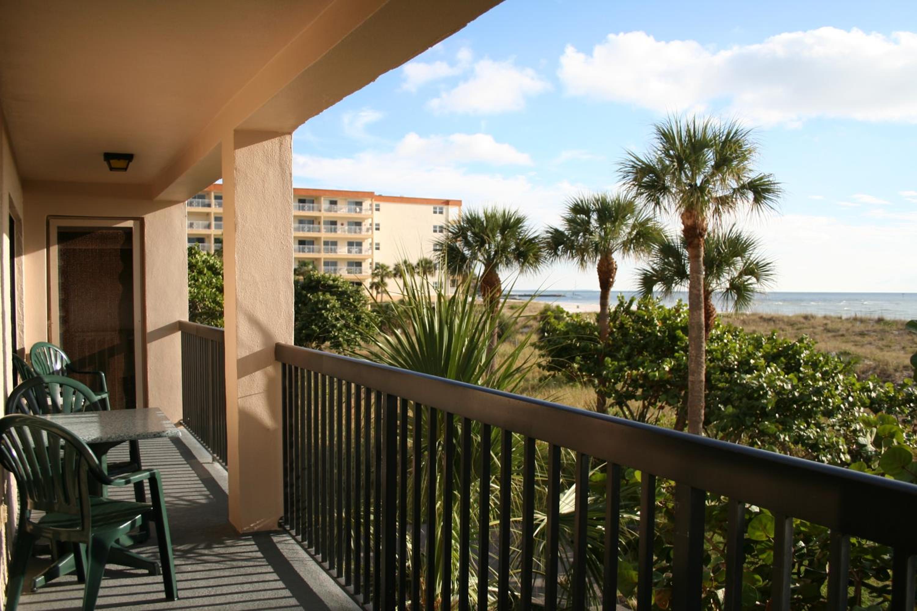 Three-Bedroom Apartment Gulf Front photo 2