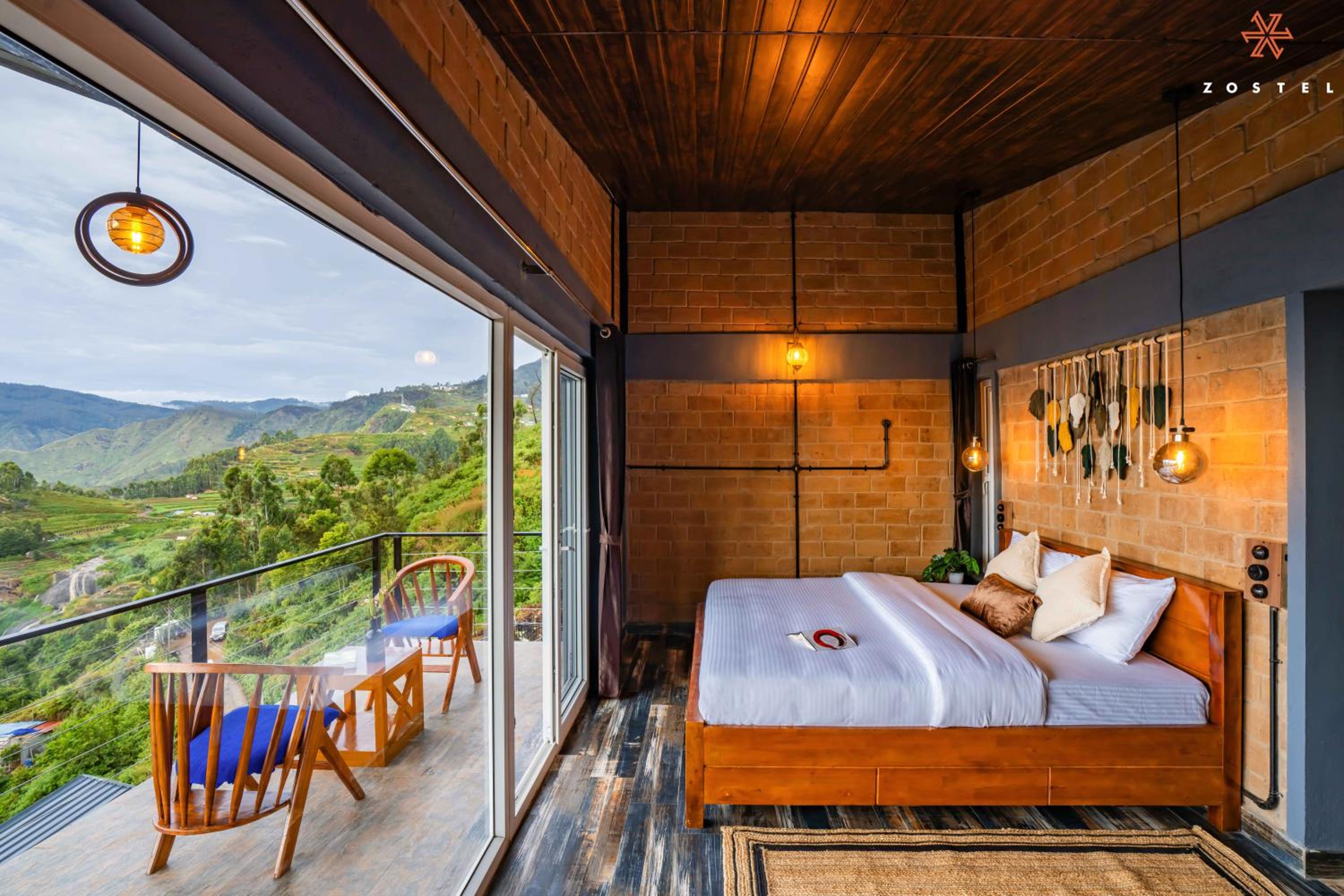 Superior Room (with balcony and mountain view) photo 1