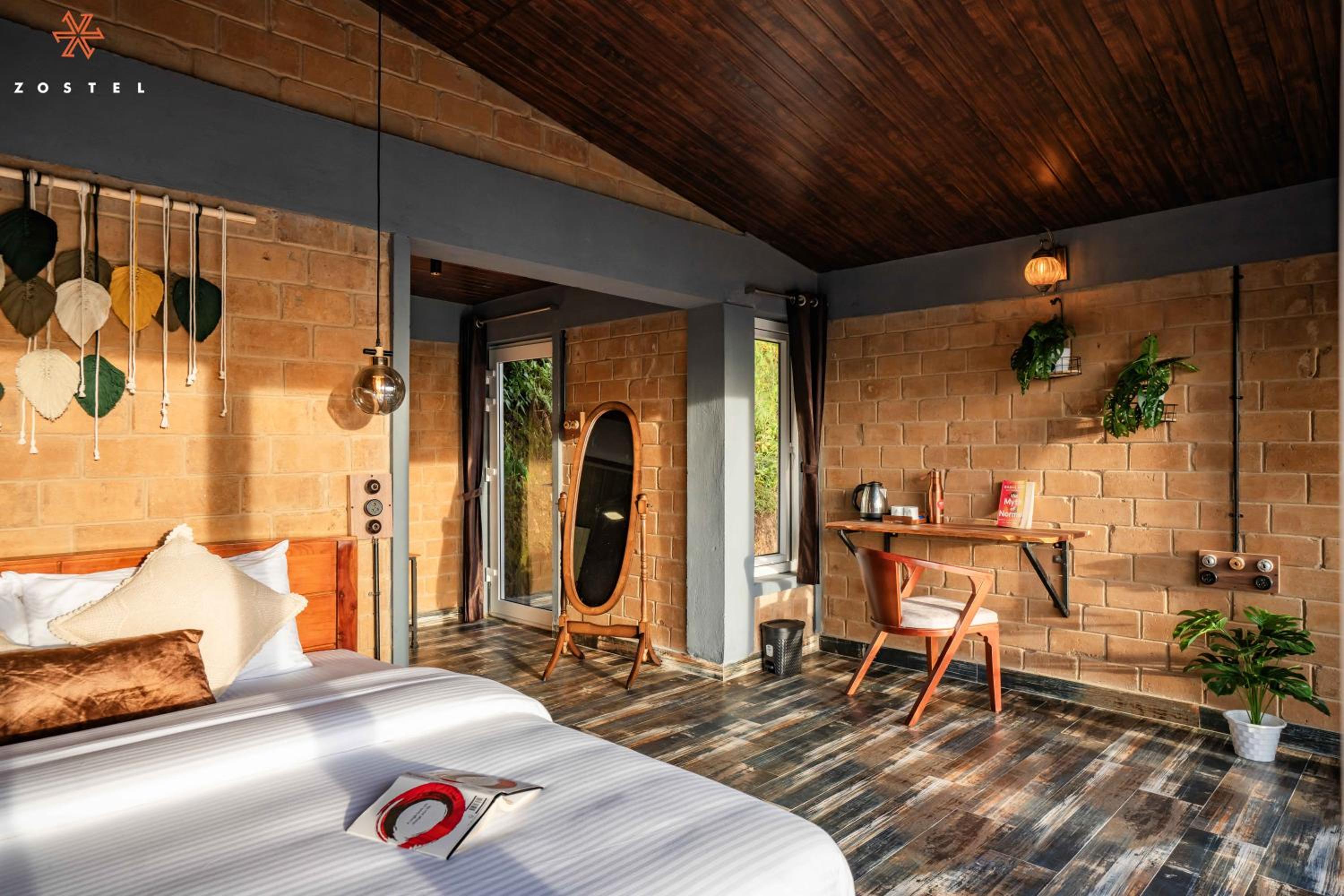 Superior Room (with balcony and mountain view) photo 3