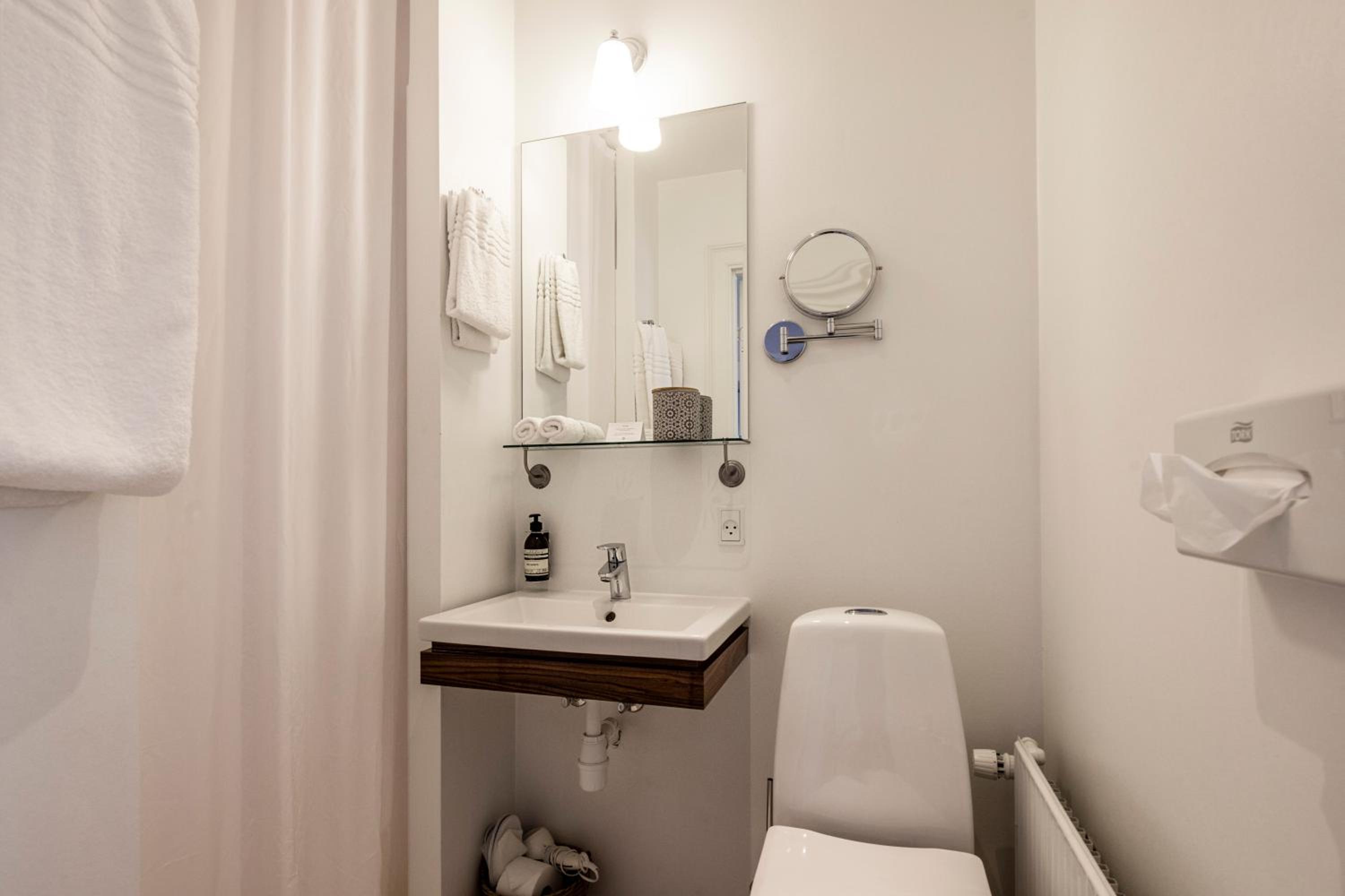Courtyard Single Room with Shower photo 3