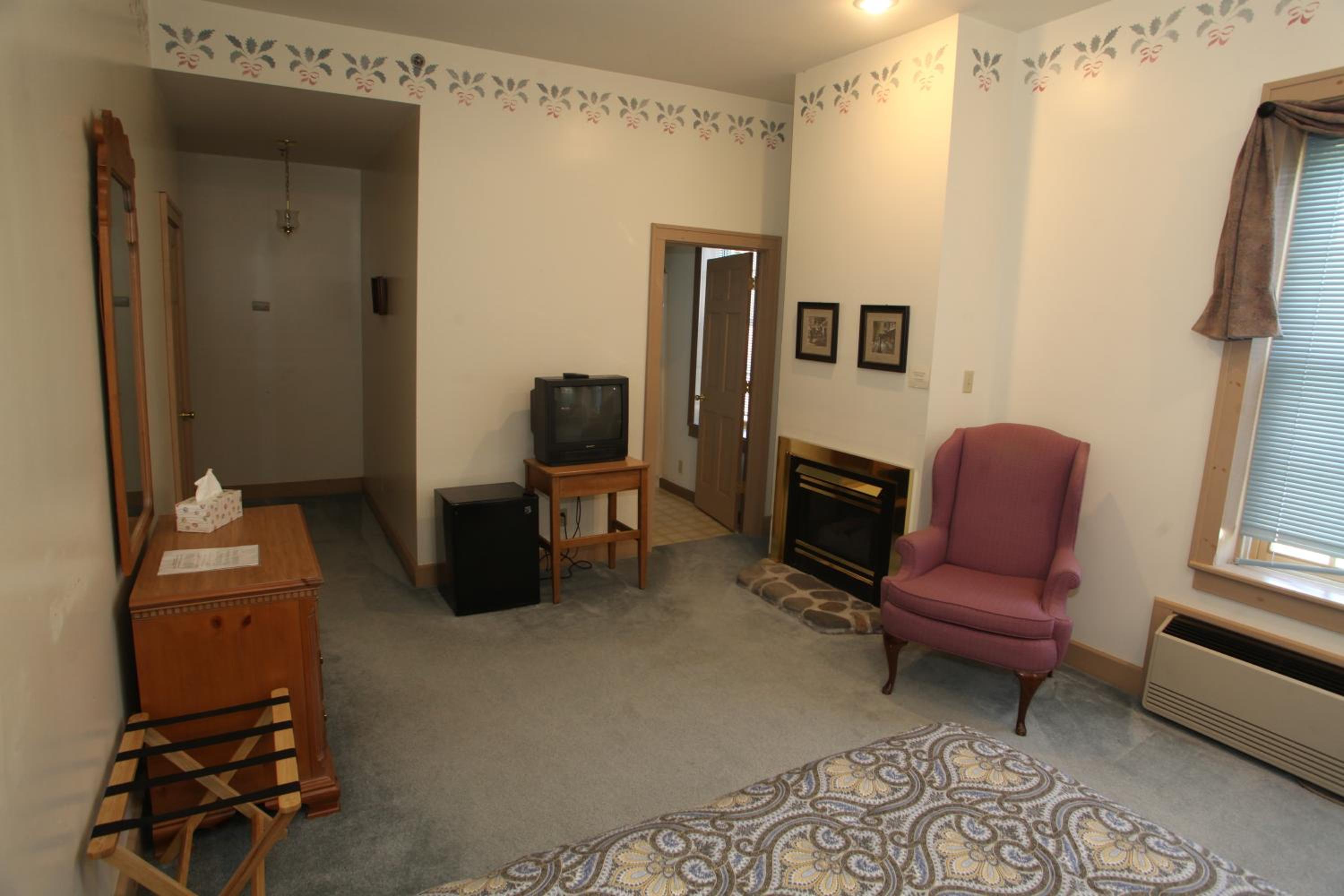 Queen Suite with Spa Bath