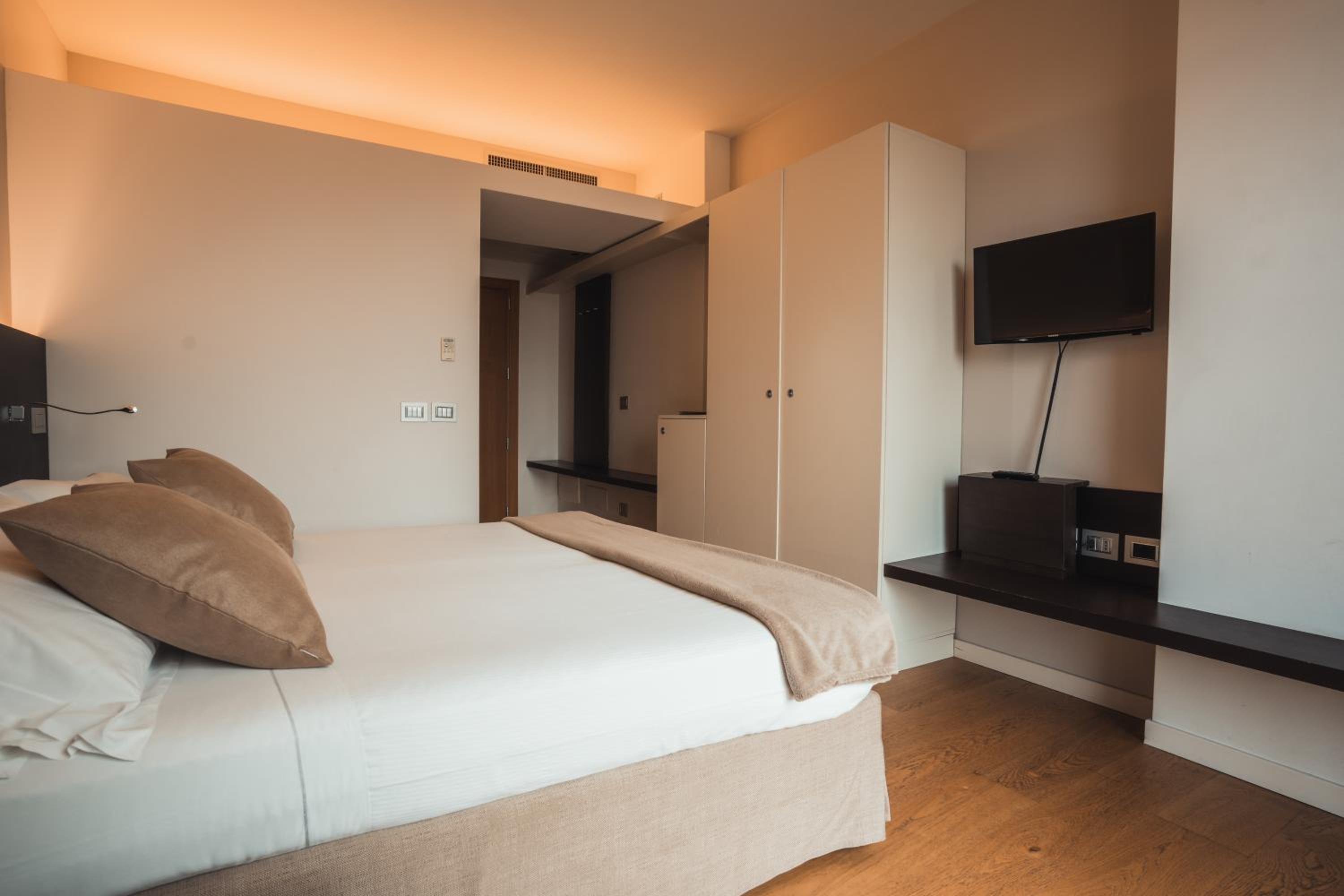 Double or Twin Room photo 2