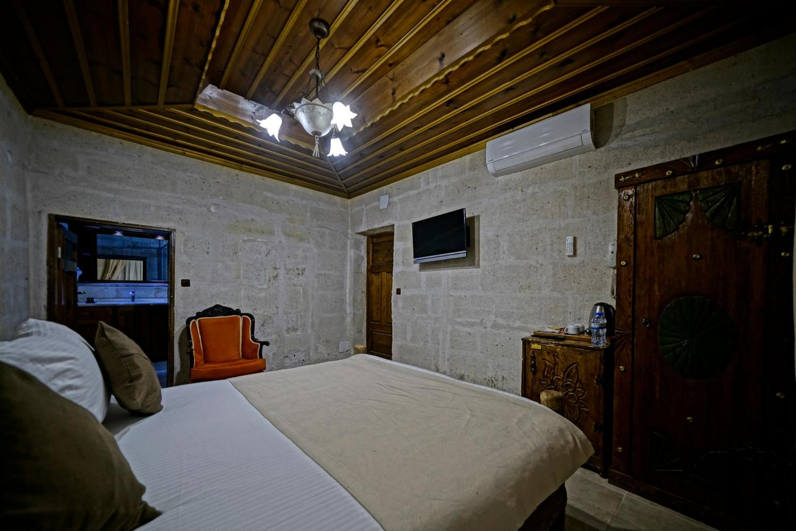 Double Arch stone Room  - Photo 18