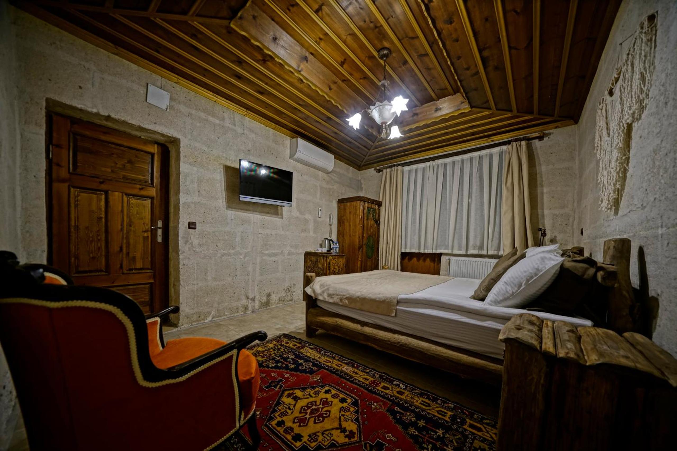 Double Arch stone Room  - Photo 15