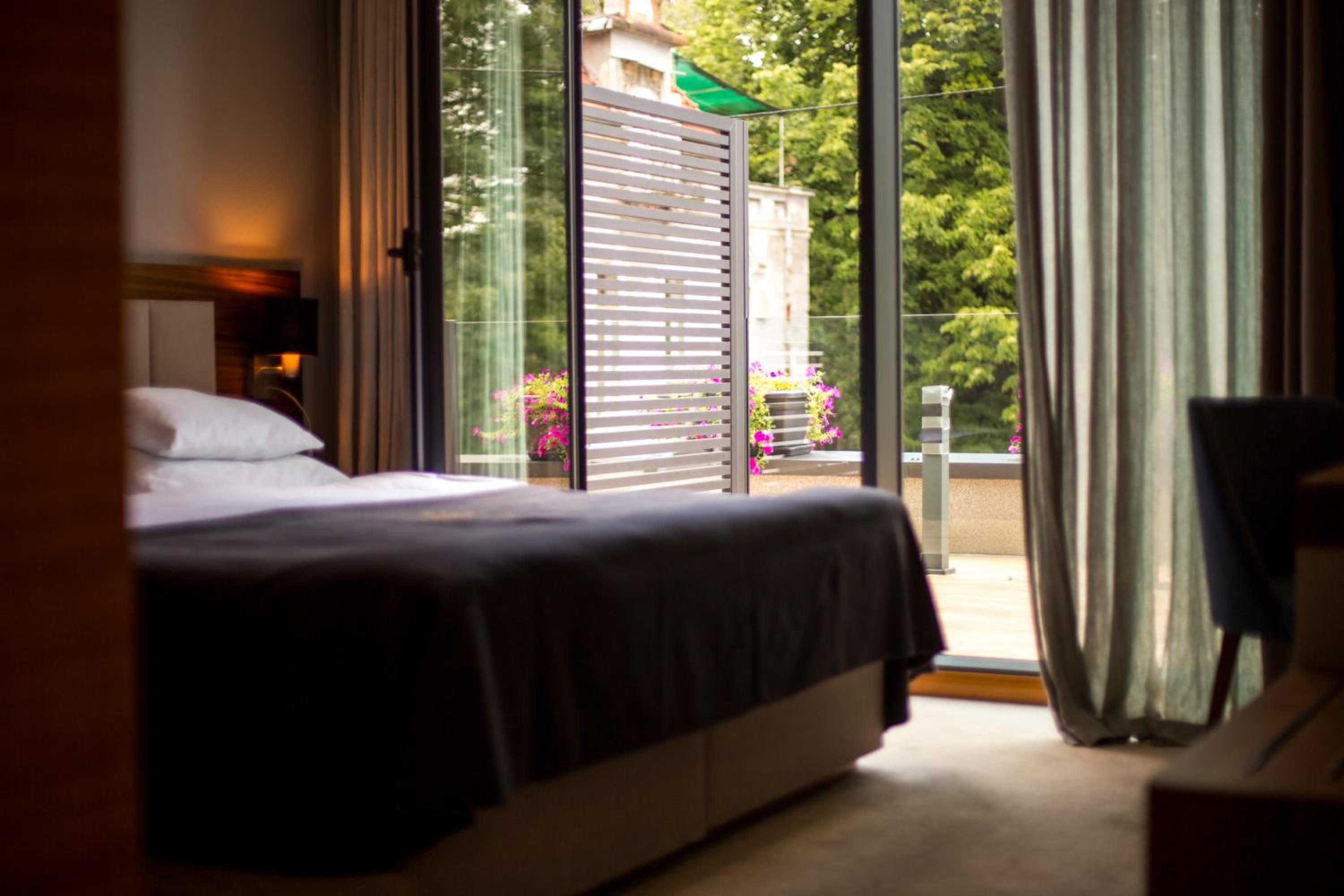 Deluxe Double or Twin Room with Balcony - Photo 6
