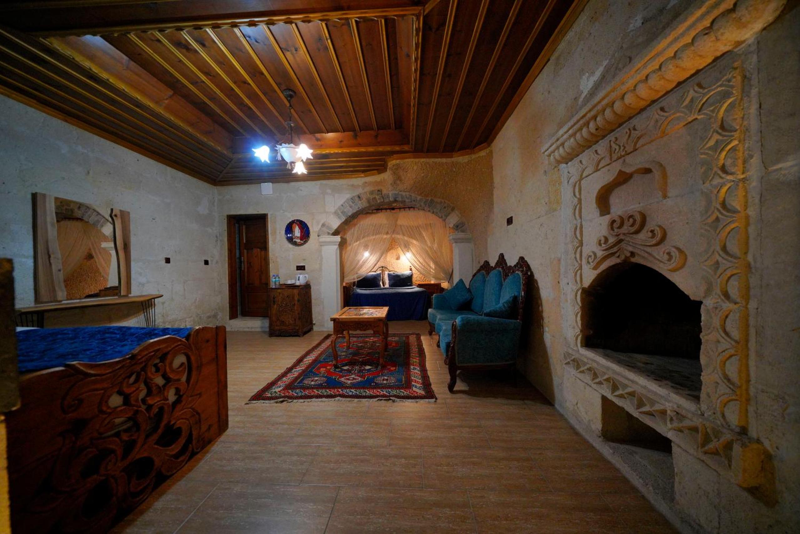  Deluxe Triple Cave Room - Photo 21