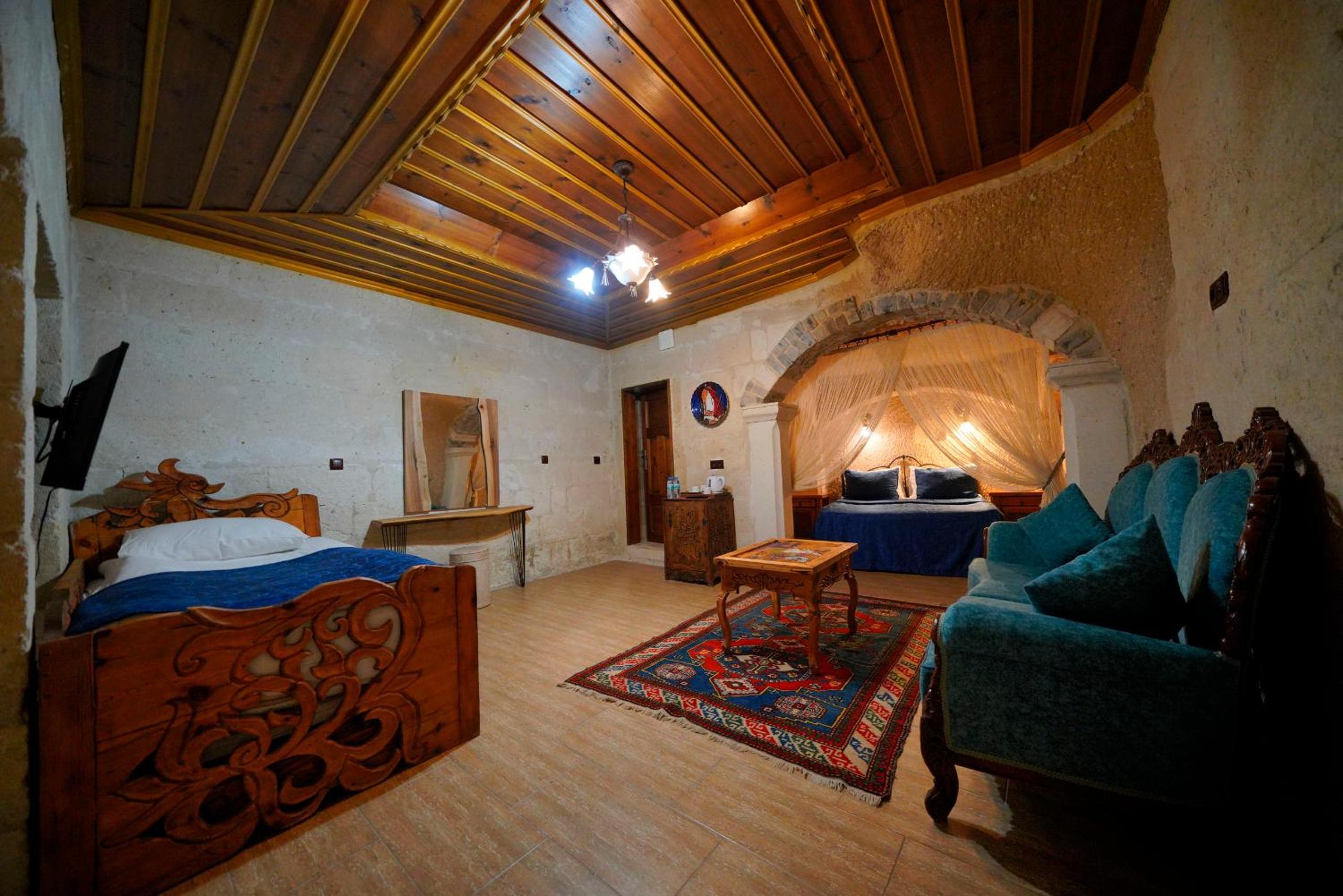  Deluxe Triple Cave Room - Photo 20