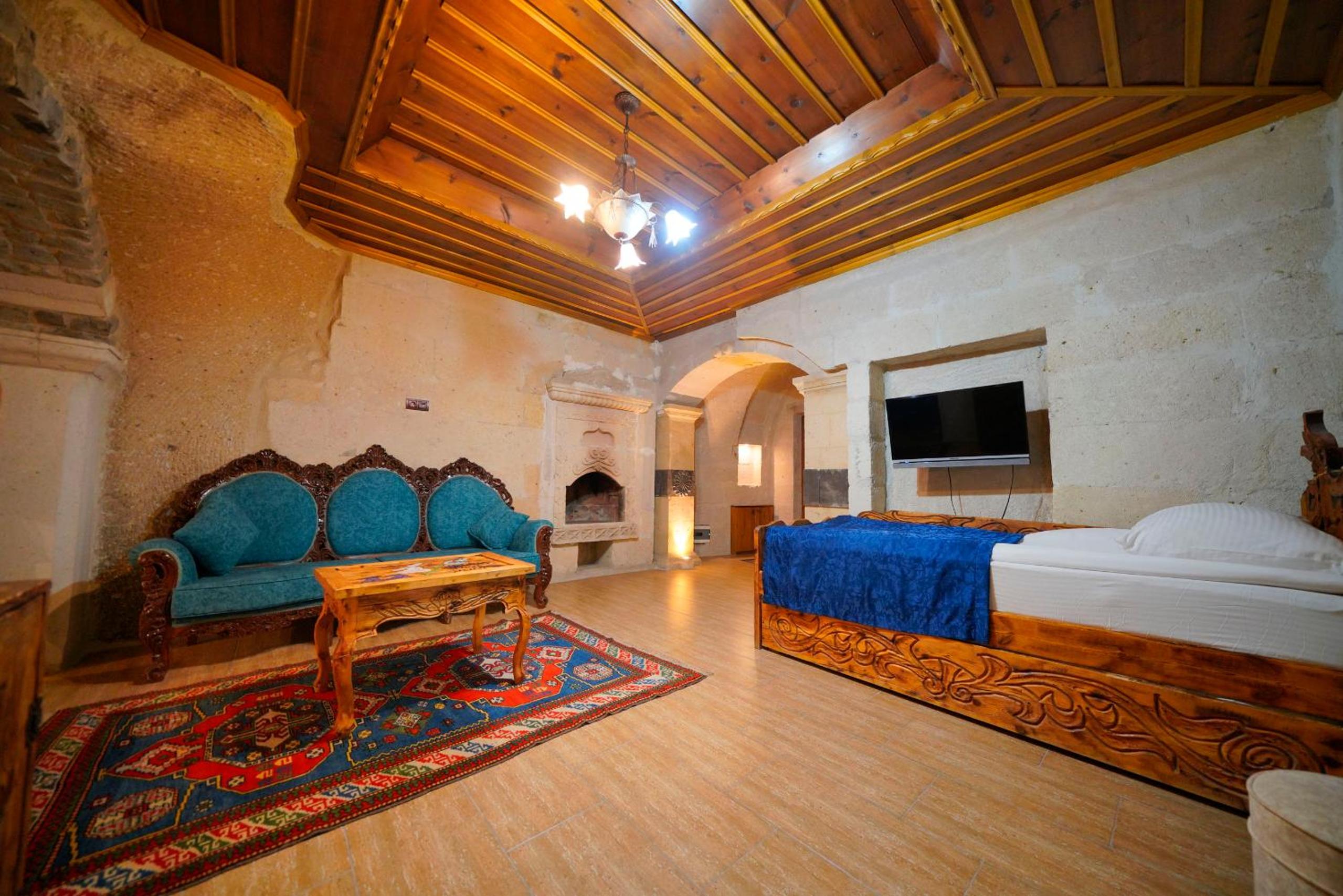  Deluxe Triple Cave Room - Photo 19