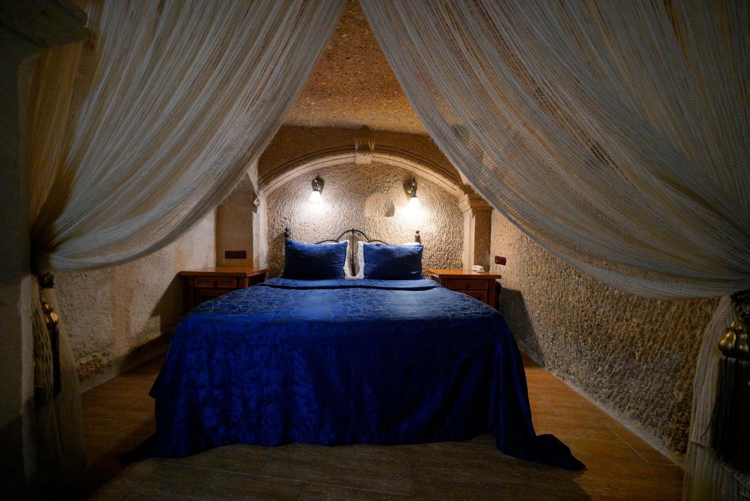  Deluxe Triple Cave Room - Photo 17