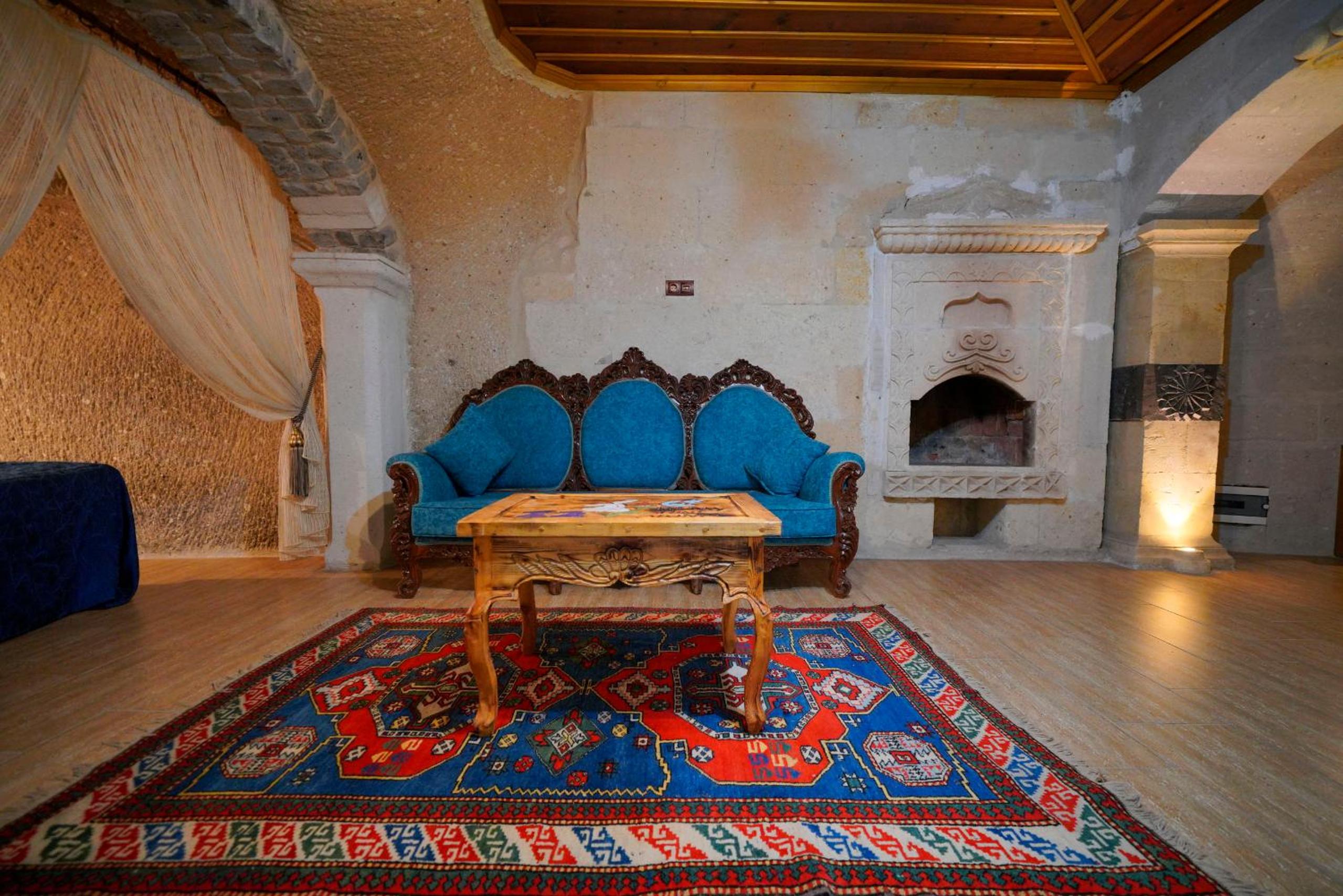  Deluxe Triple Cave Room - Photo 16