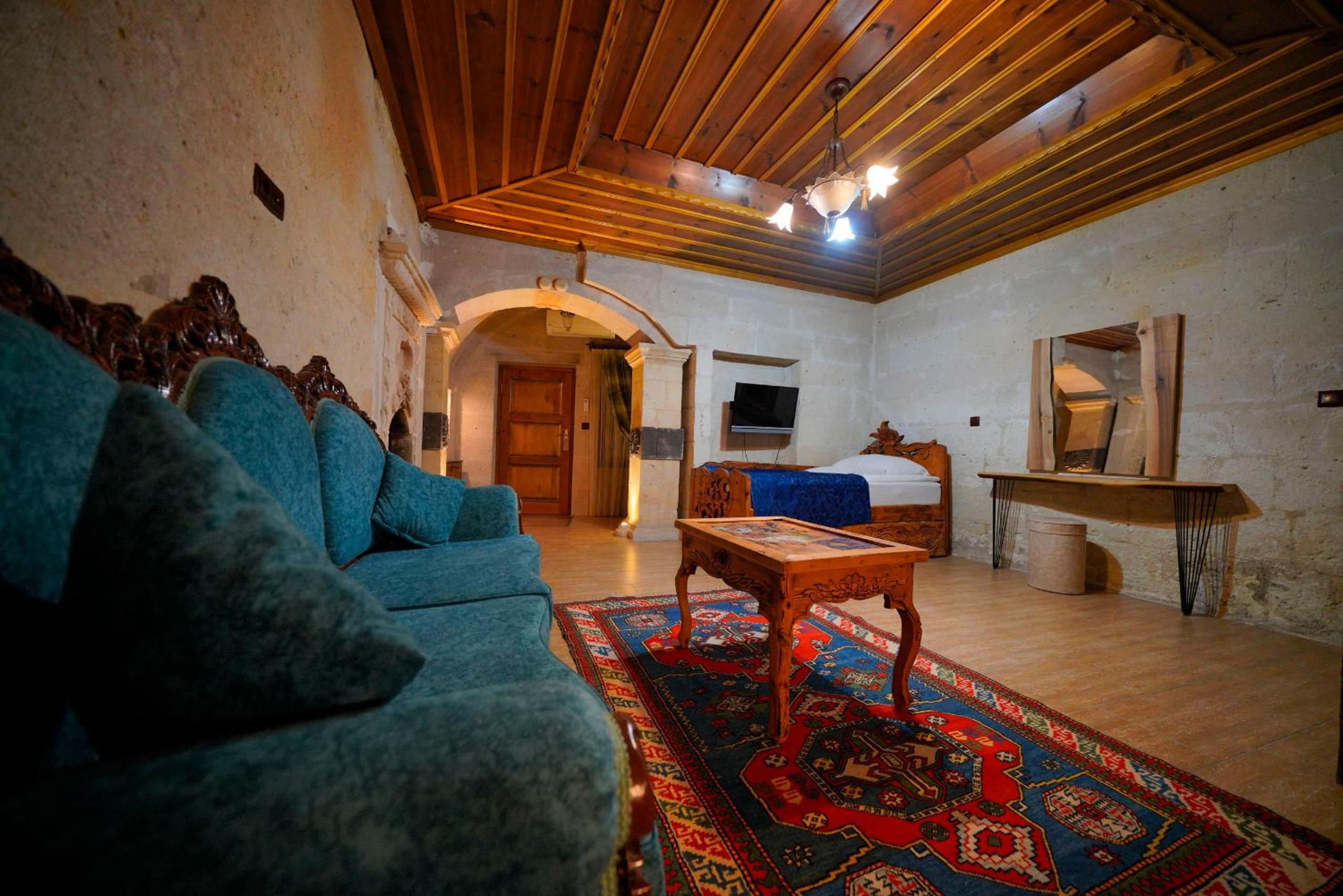  Deluxe Triple Cave Room - Photo 2