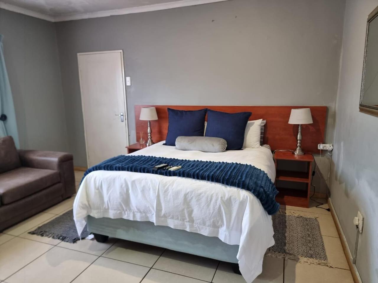 Deluxe Room (2 Adults + 1 Child) photo 3