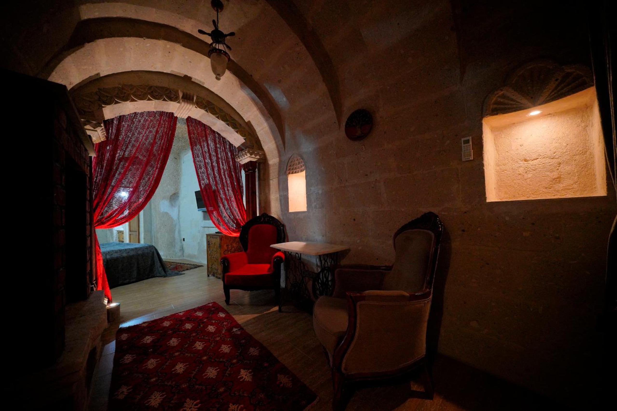 Junior Cave Suite - Photo 1