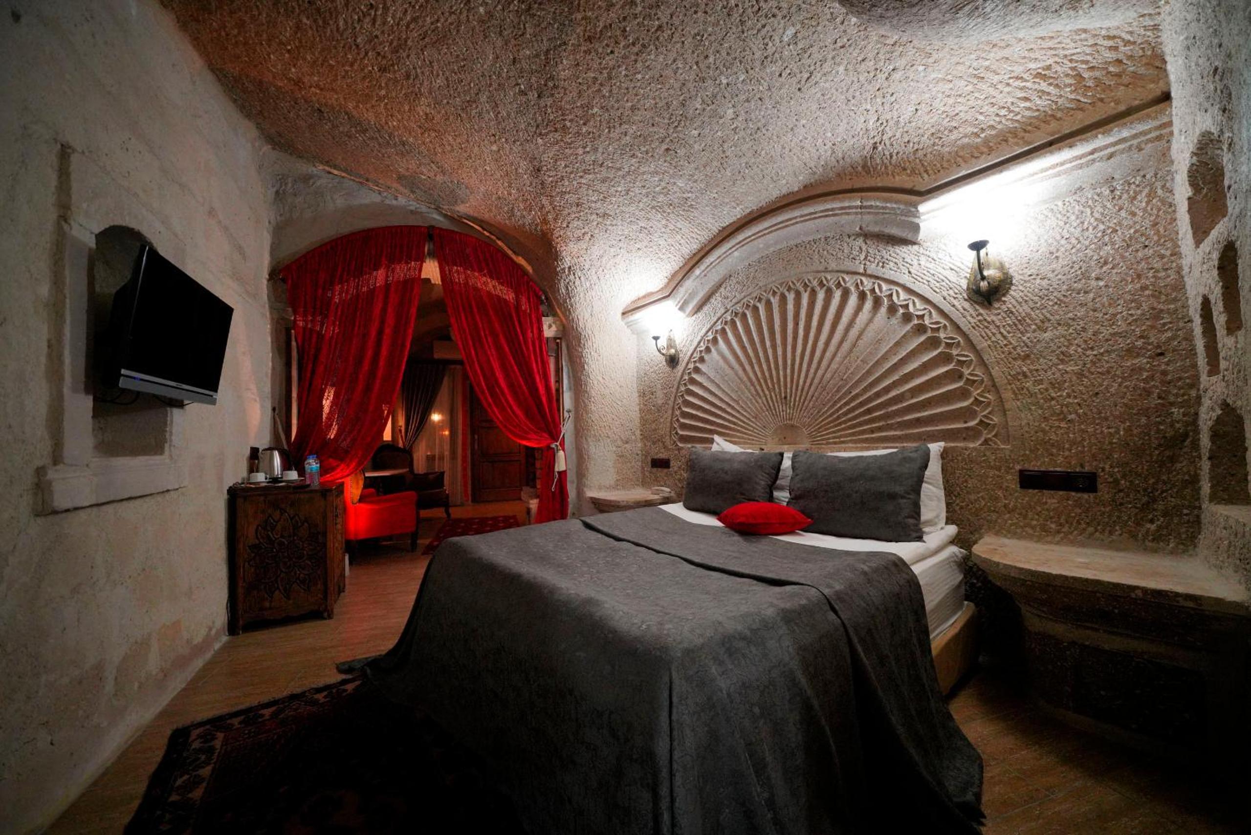 Junior Cave Suite - Photo 26