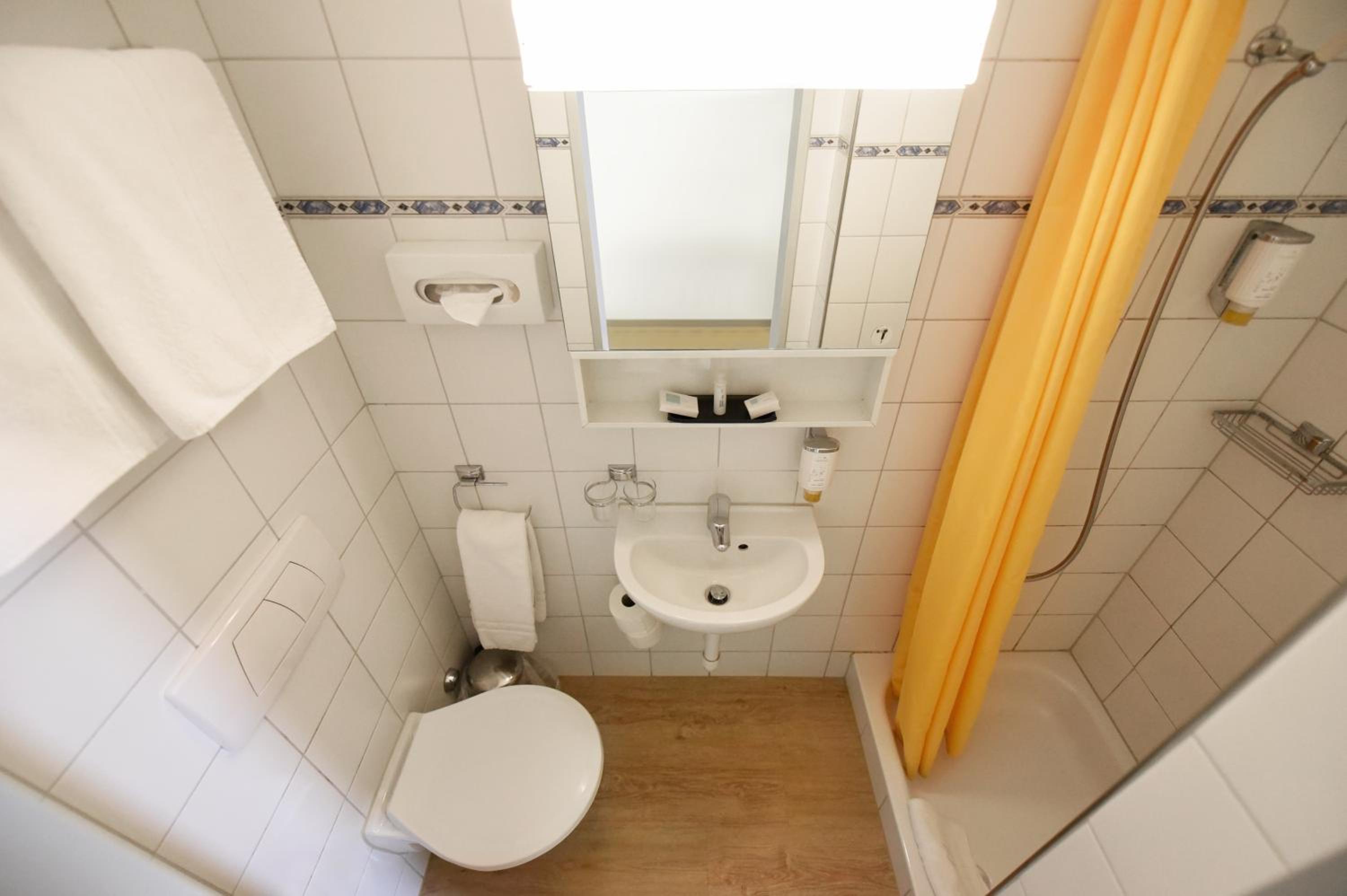 Double Room with Small Double Bed photo 2