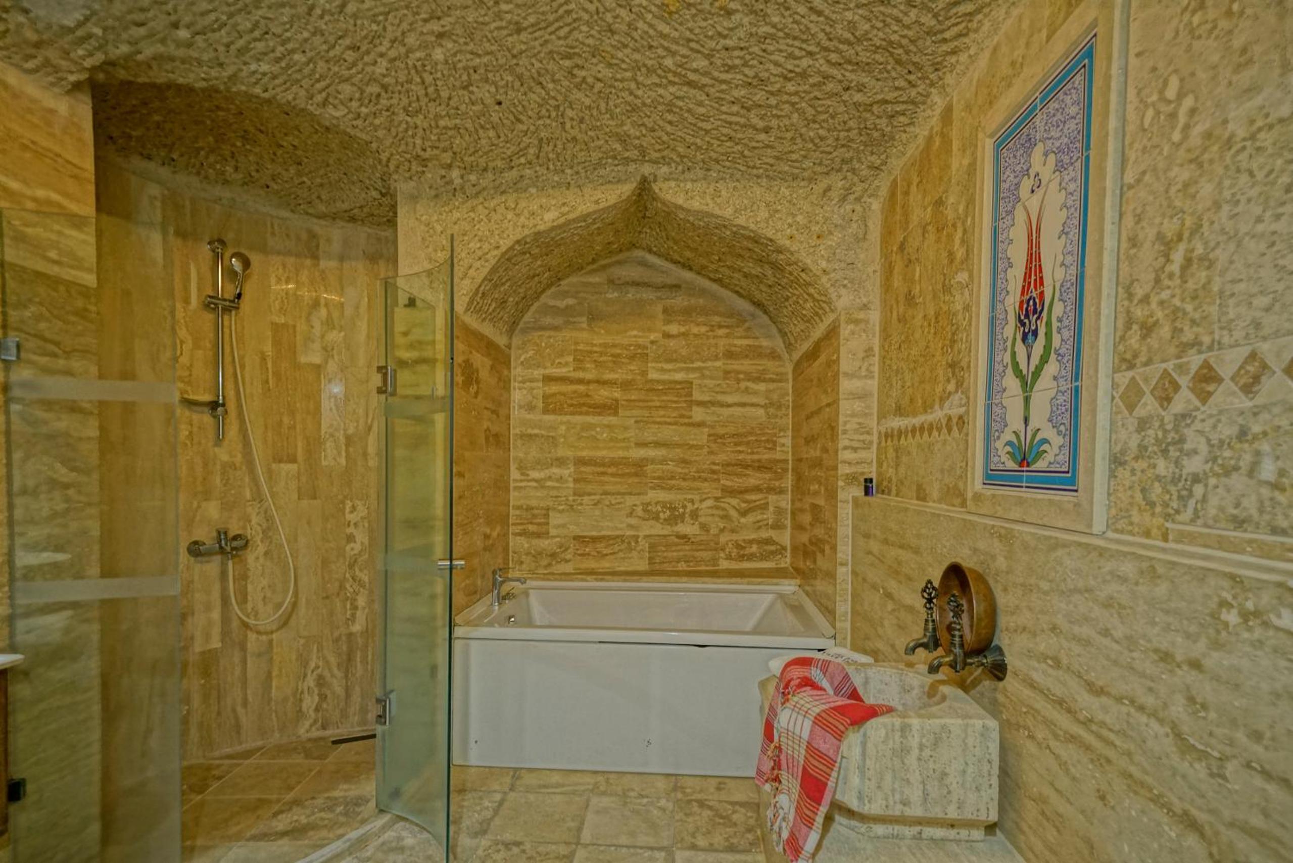 Junior Cave Suite - Photo 24
