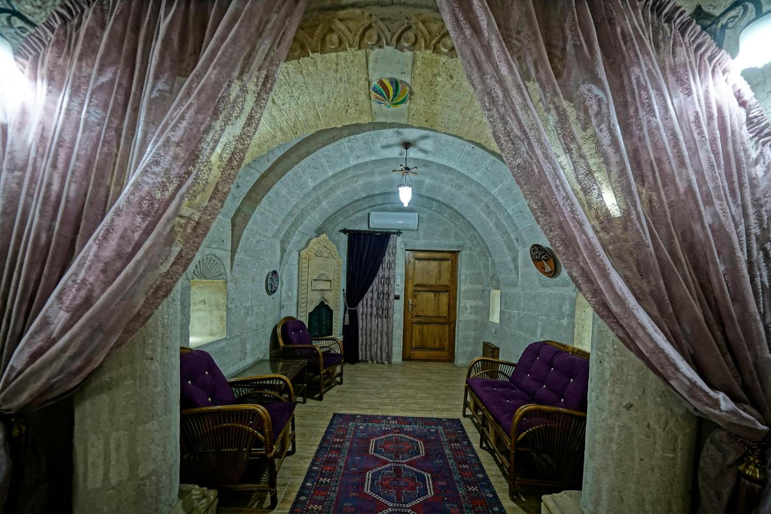 Junior Cave Suite - Photo 22