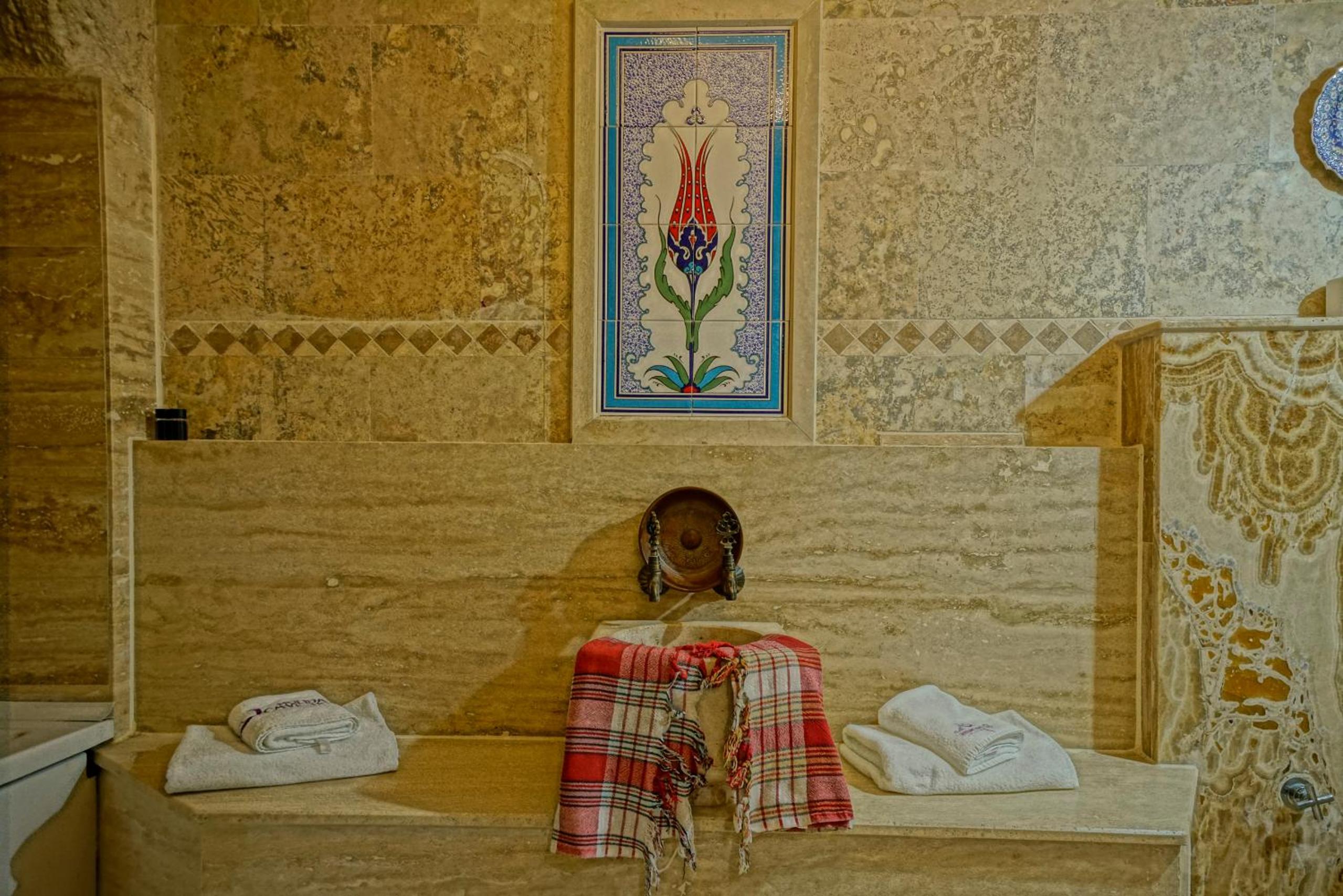 Junior Cave Suite - Photo 19