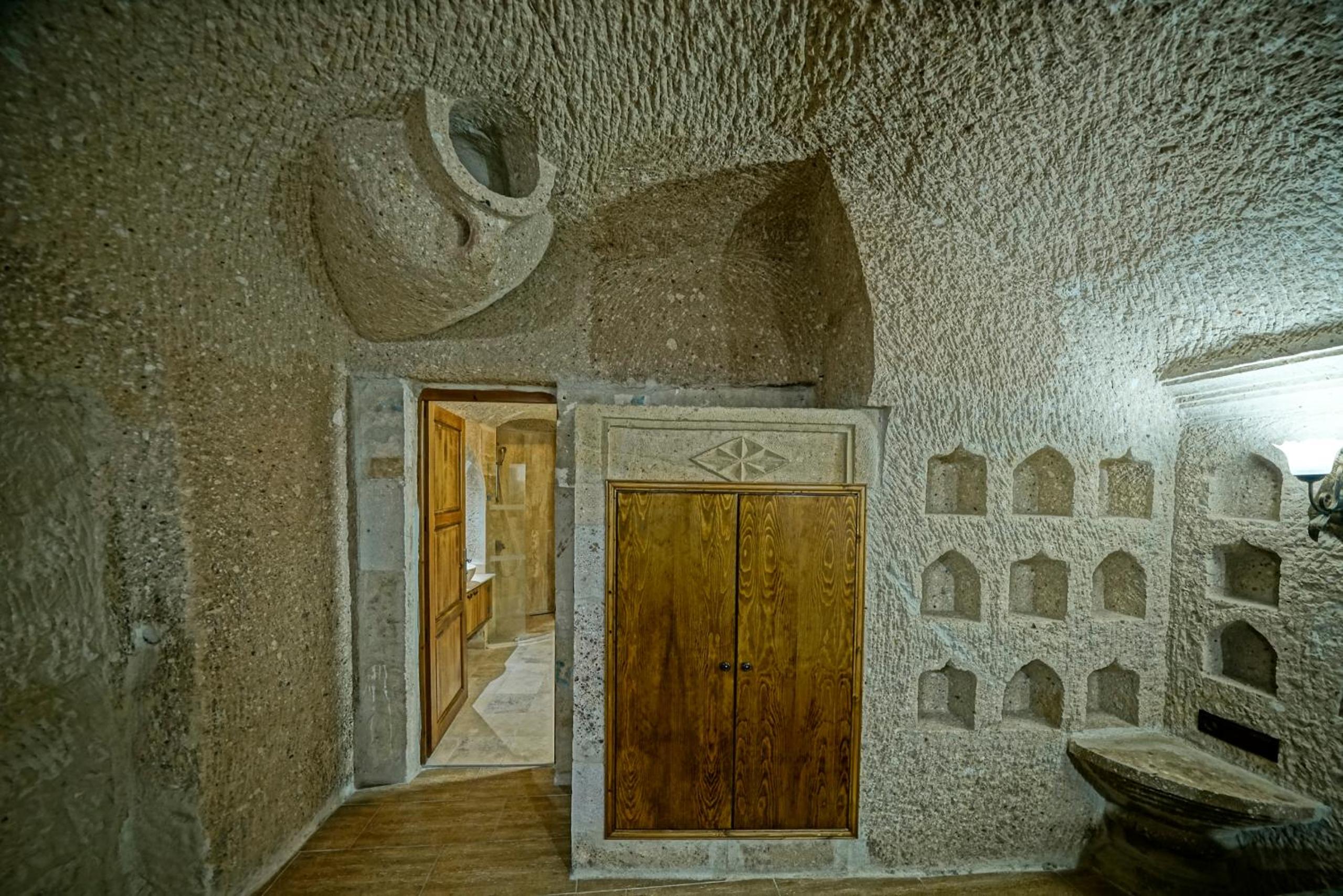 Junior Cave Suite - Photo 17