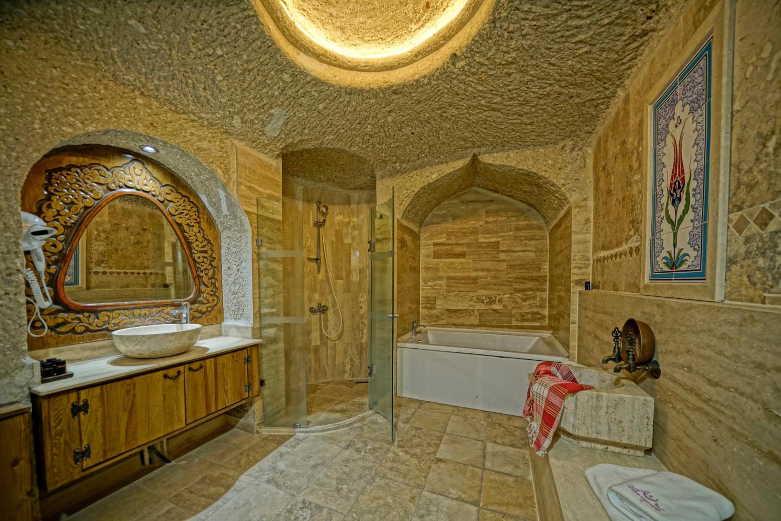 Junior Cave Suite - Photo 16