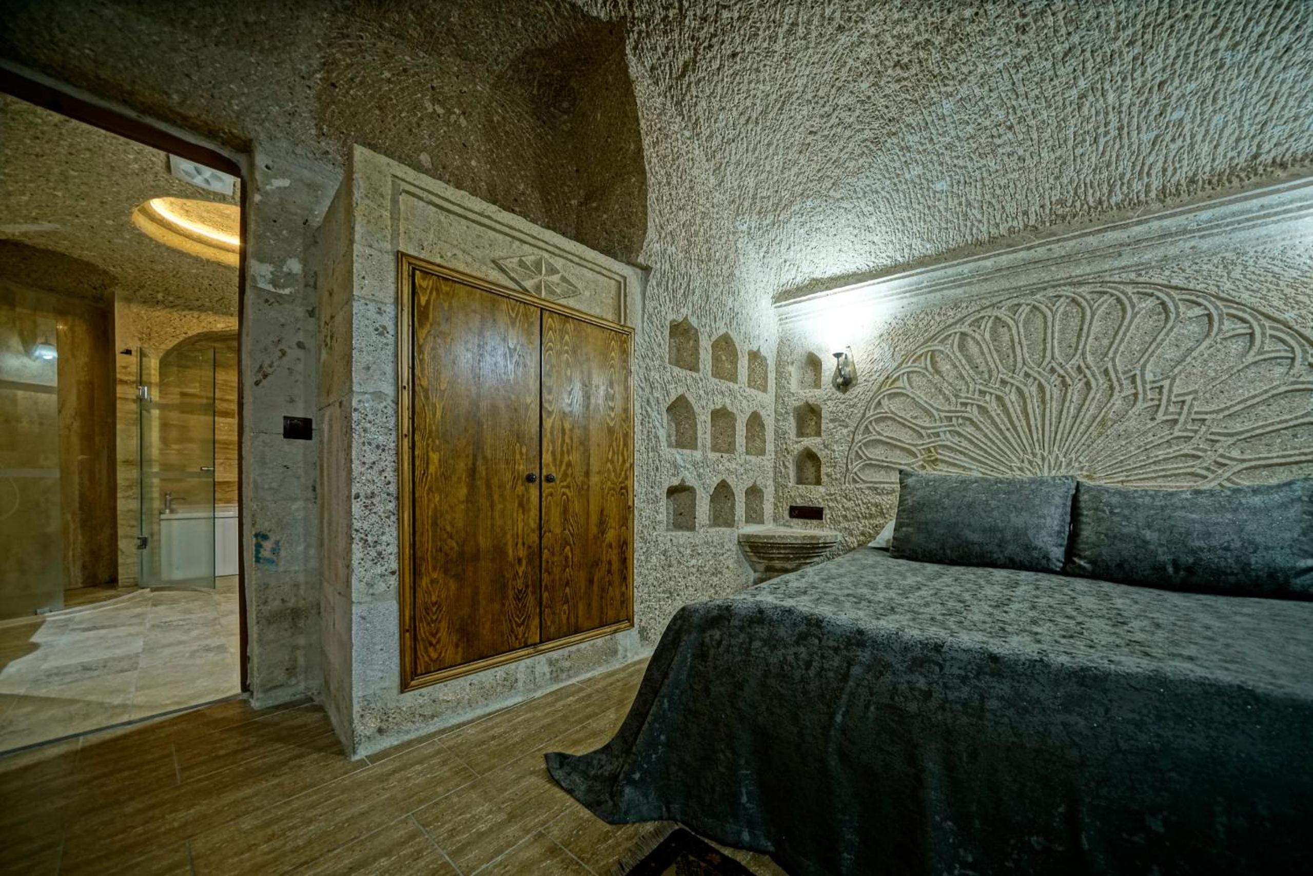 Junior Cave Suite - Photo 14