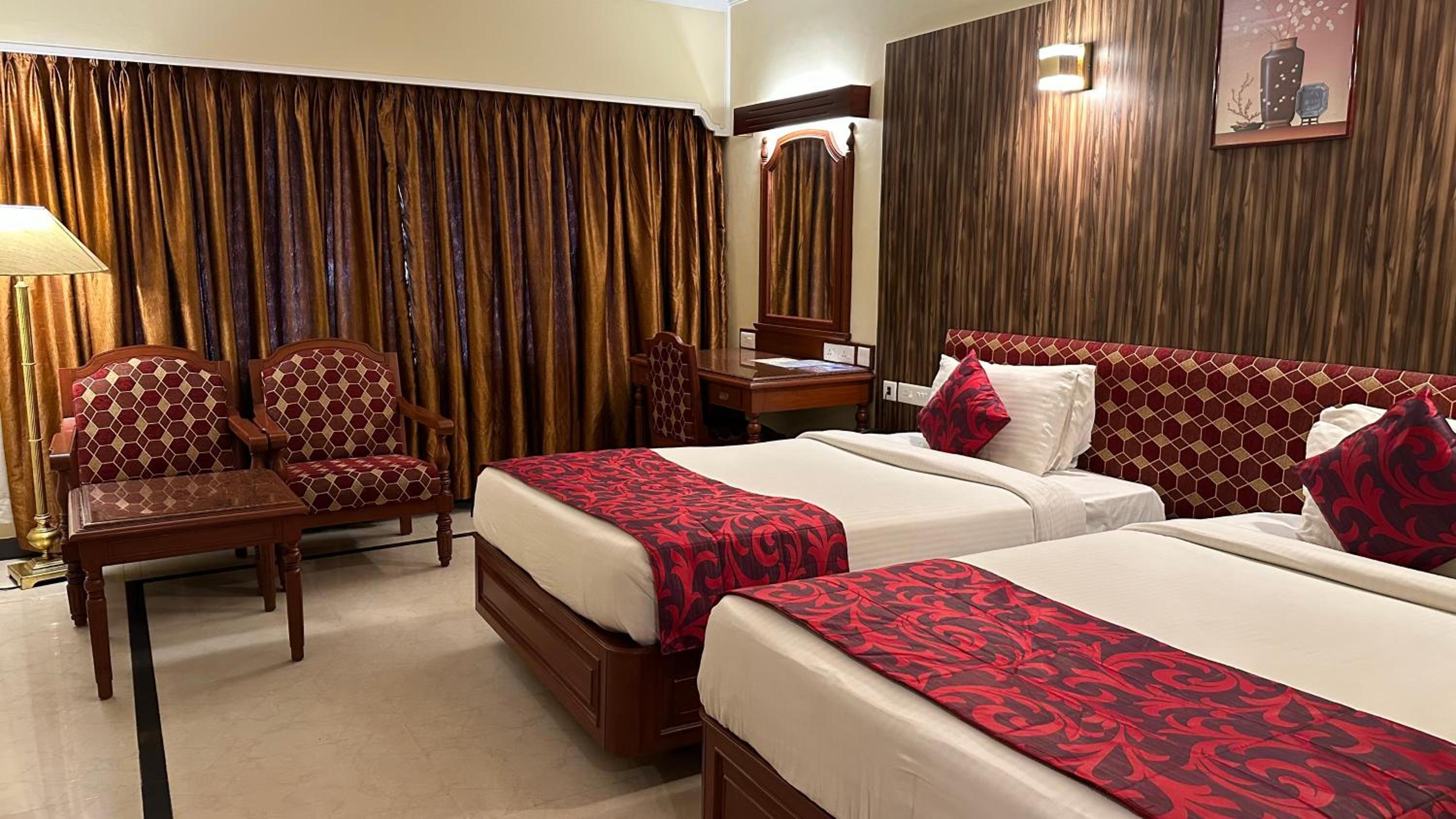 Premium Twin Room - Photo 3