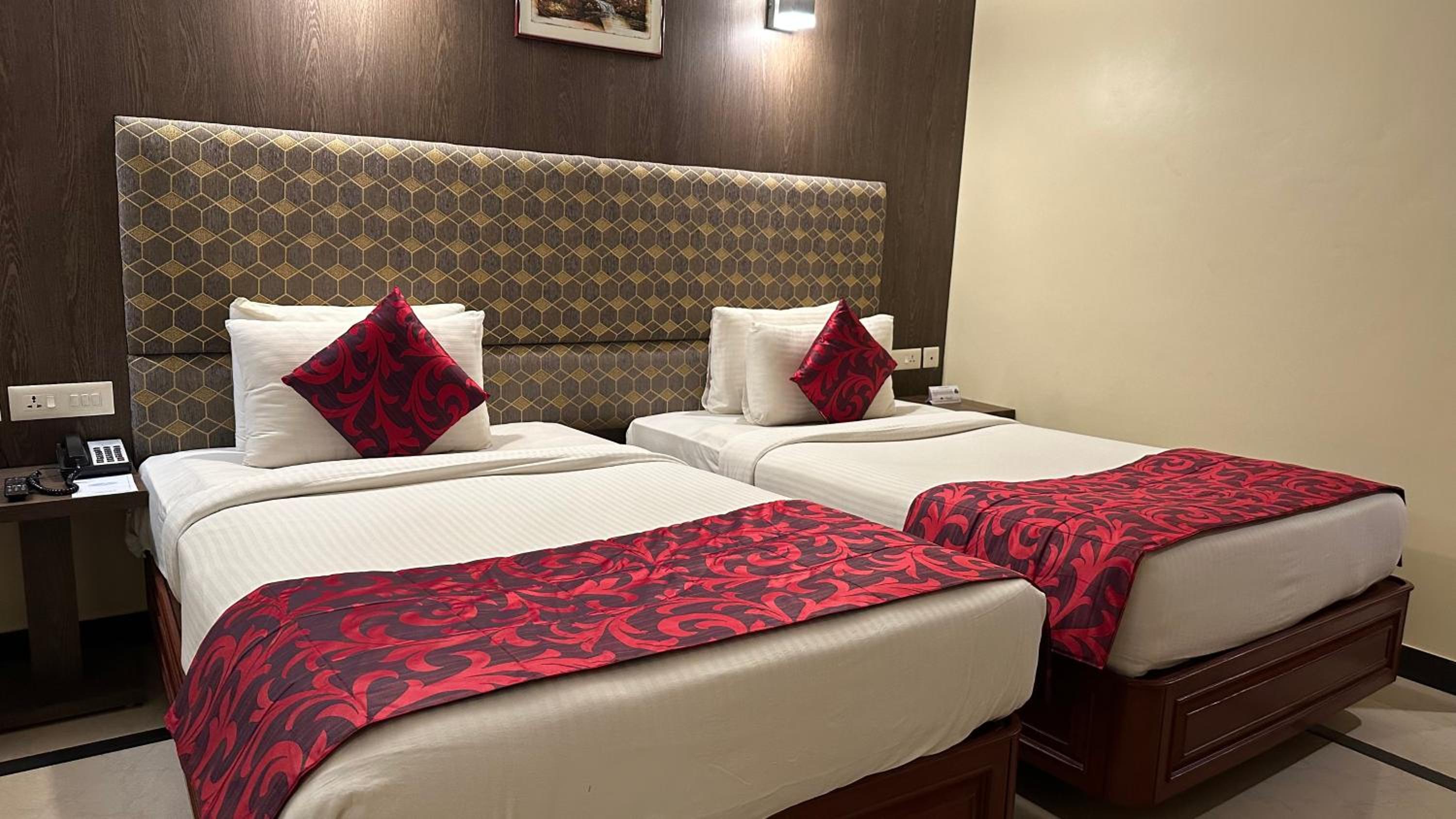 Premium Twin Room - Photo 1