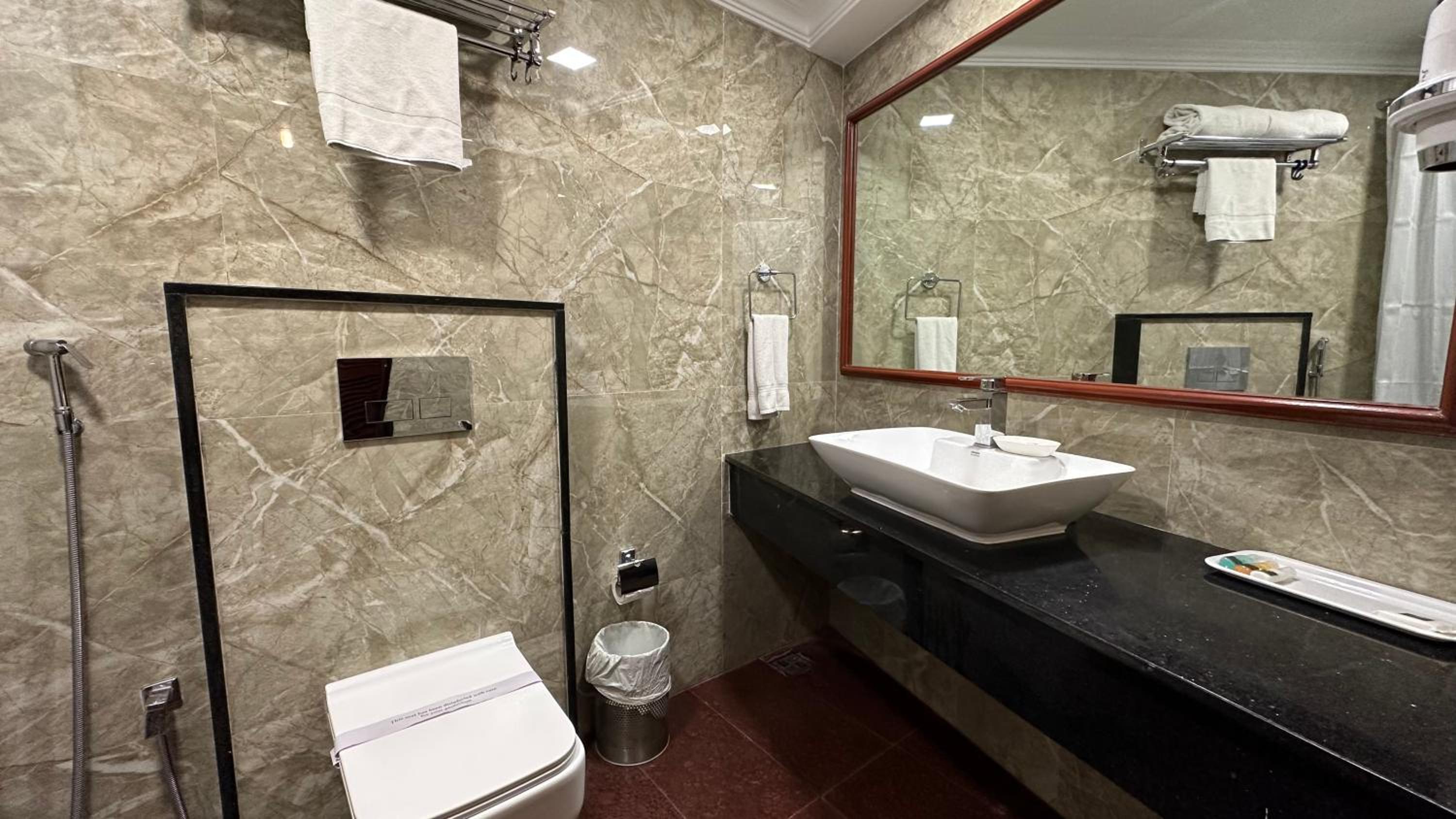 Premium Twin Room - Photo 2