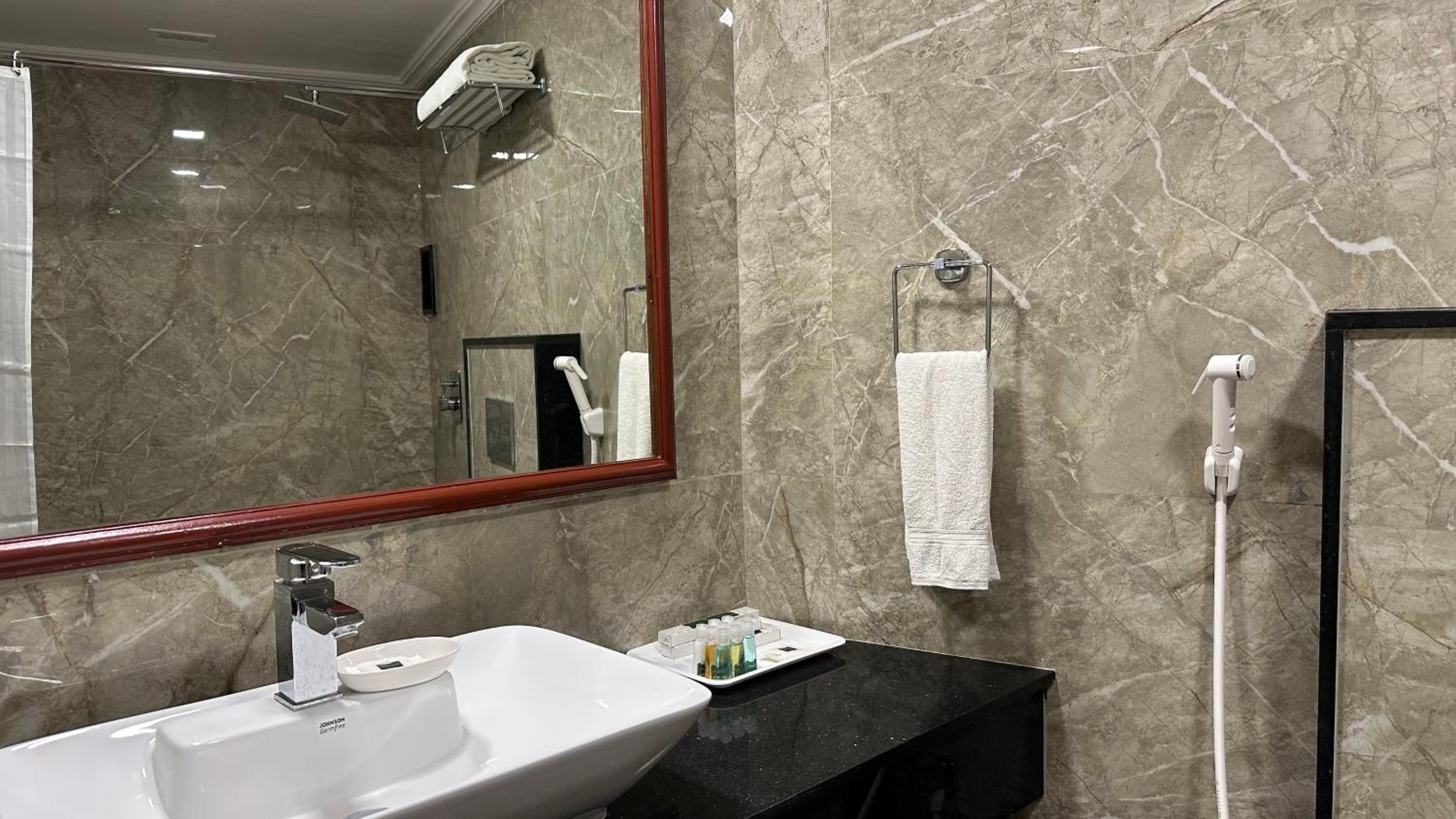 Premium Triple Room - Photo 12