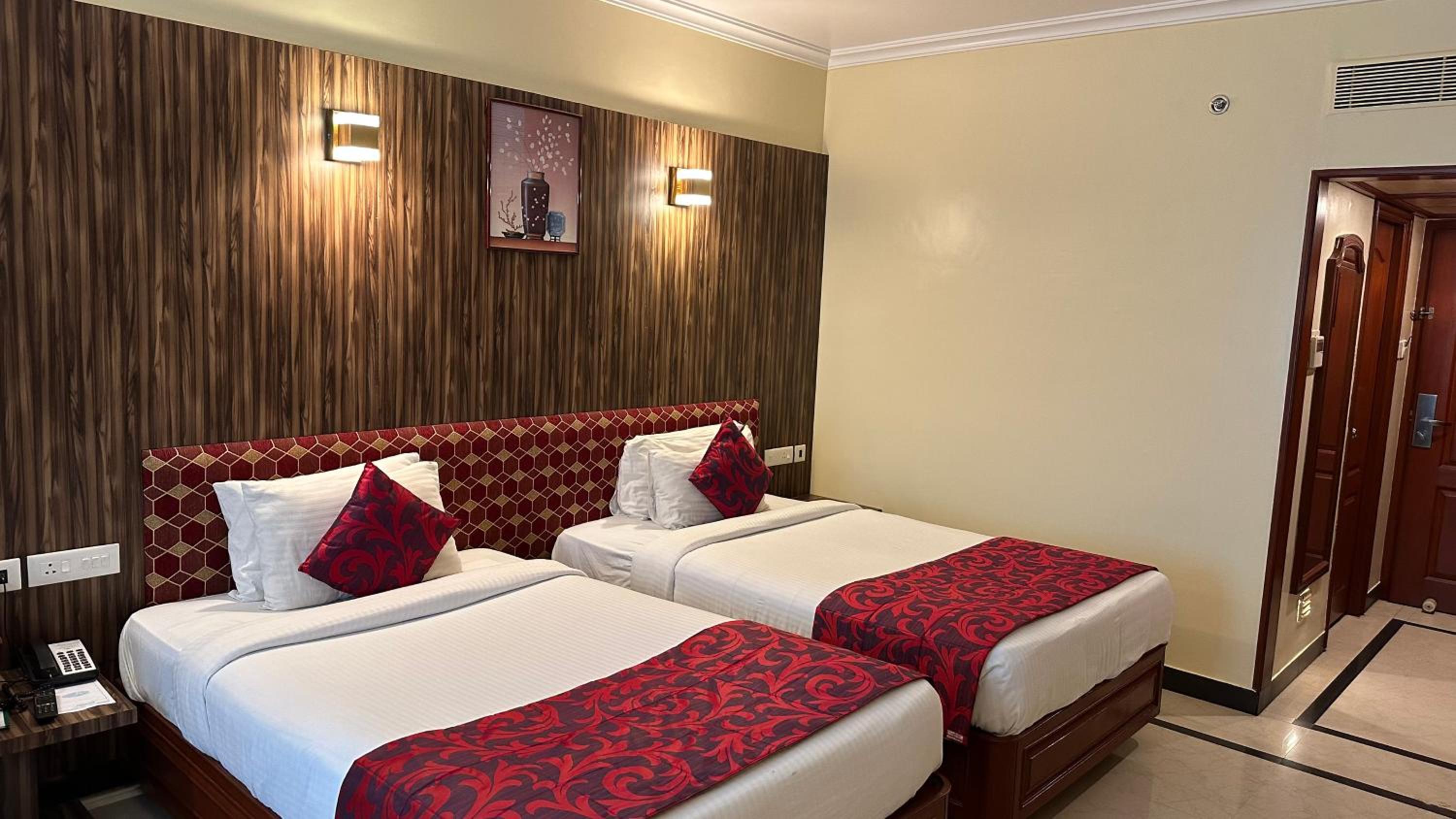 Deluxe Family Room - Photo 2