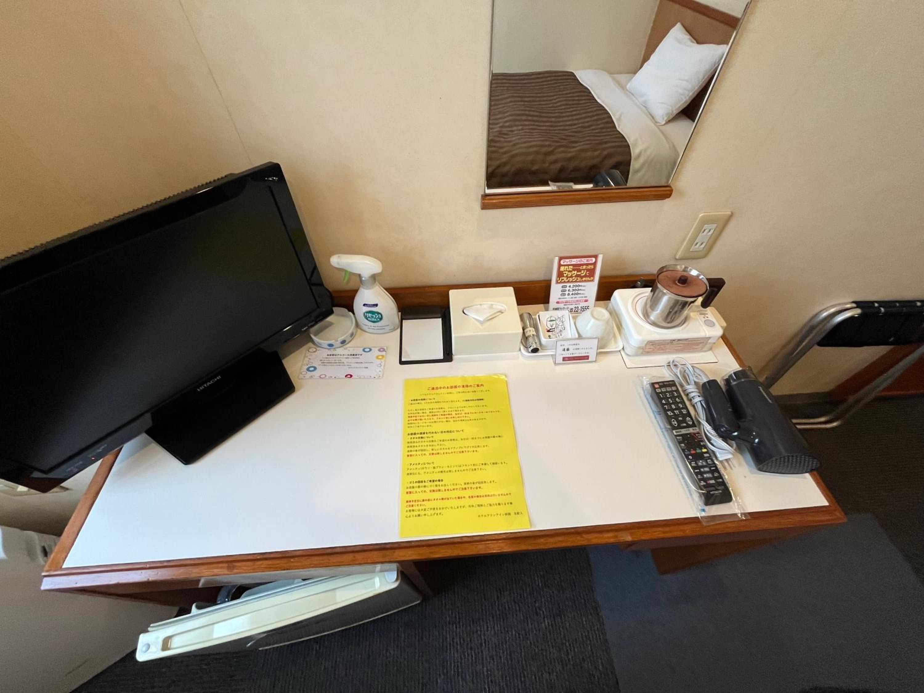 Double Room with Small Double Bed - Smoking photo 2