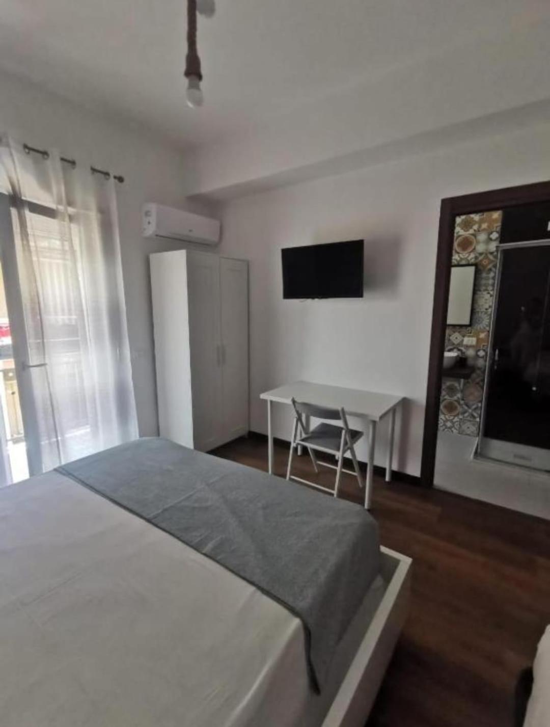 King Room with Balcony photo 1