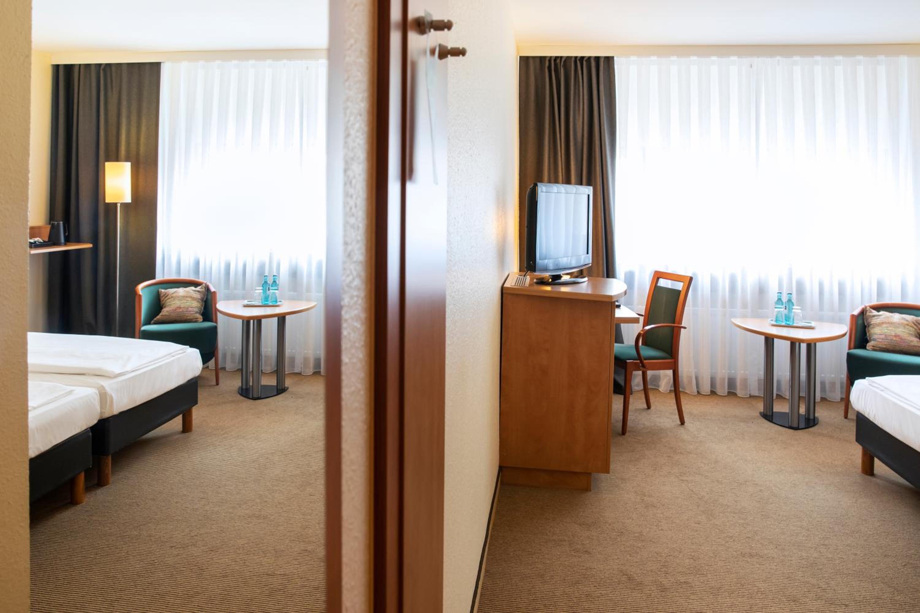 Business Double Room - Photo 8