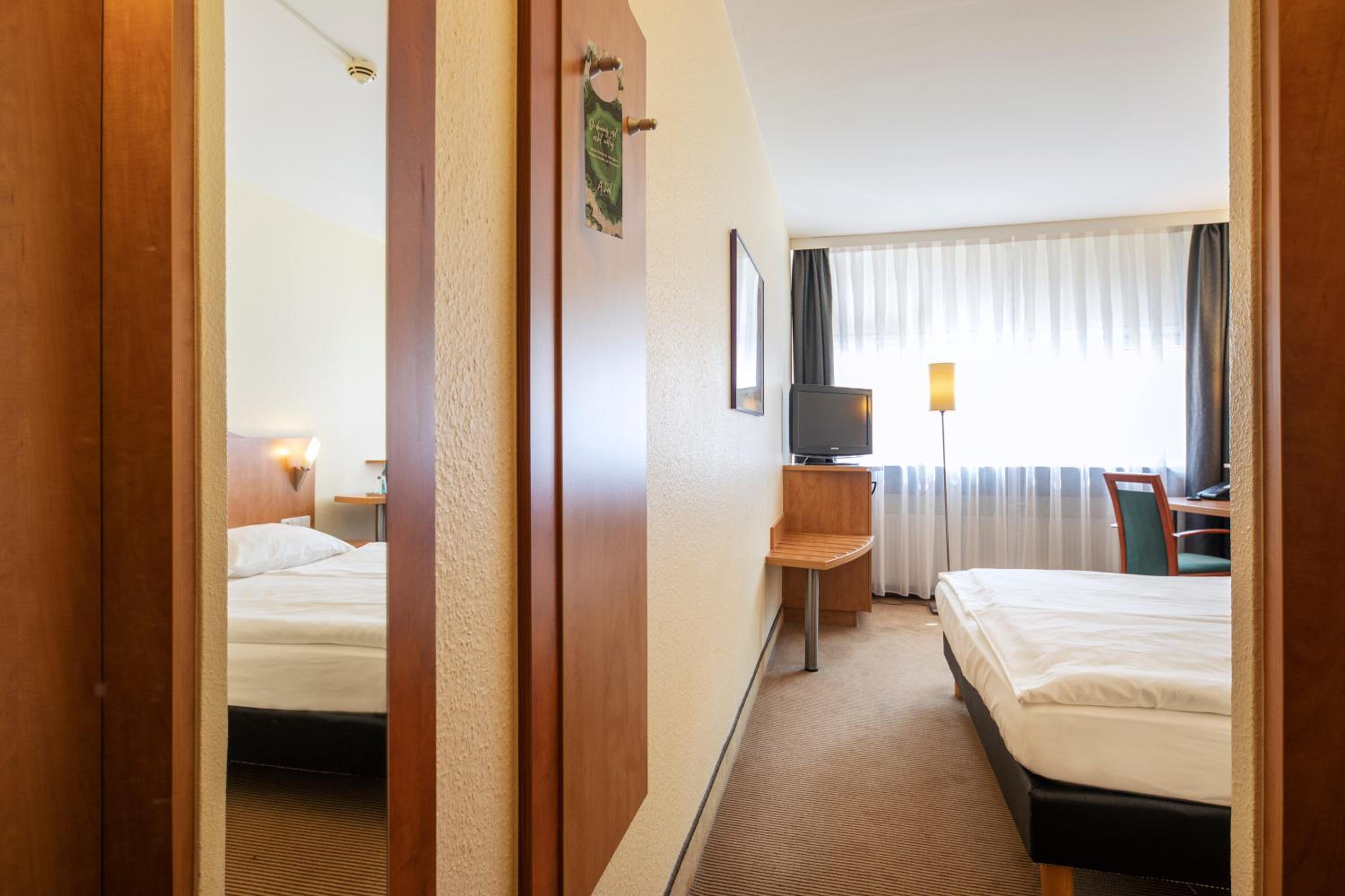 Economy Double Room - Photo 6