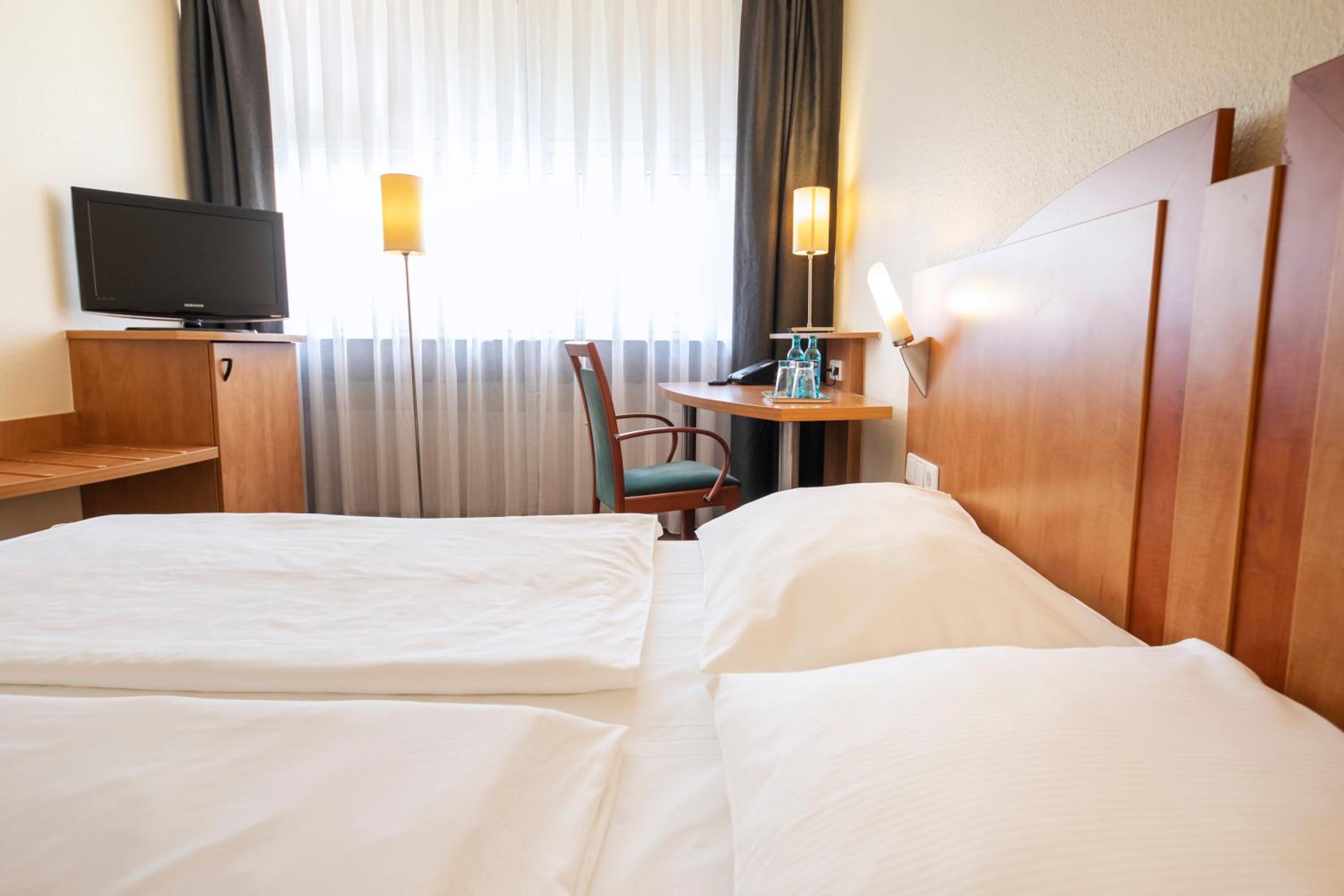 Economy Double Room - Photo 4