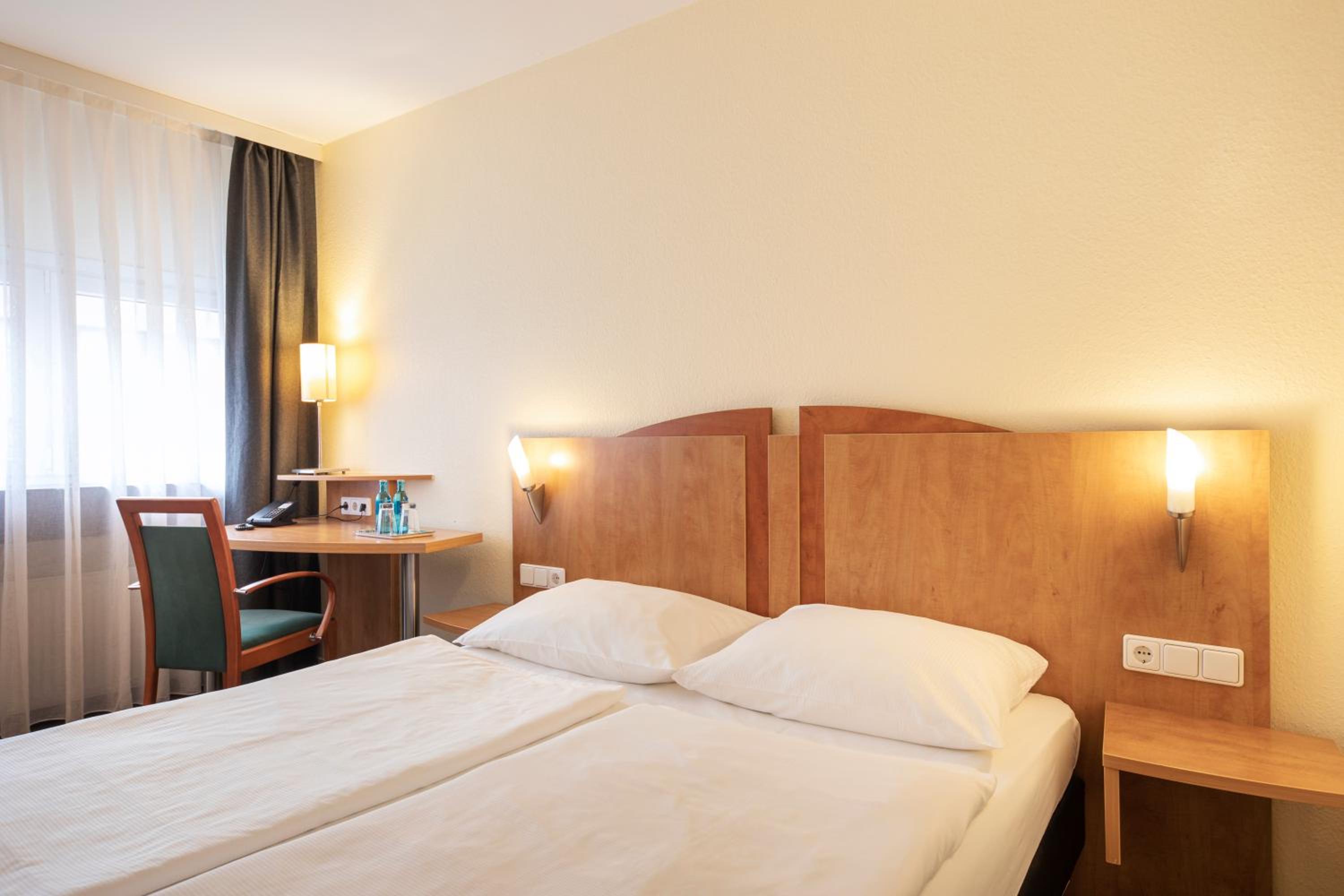 Economy Double Room - Photo 7