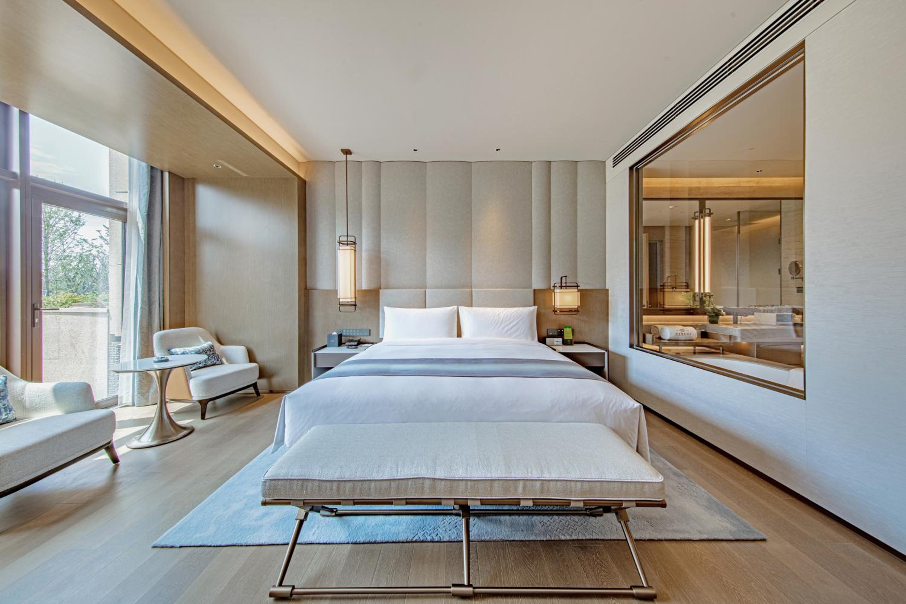 Deluxe King Room photo 3